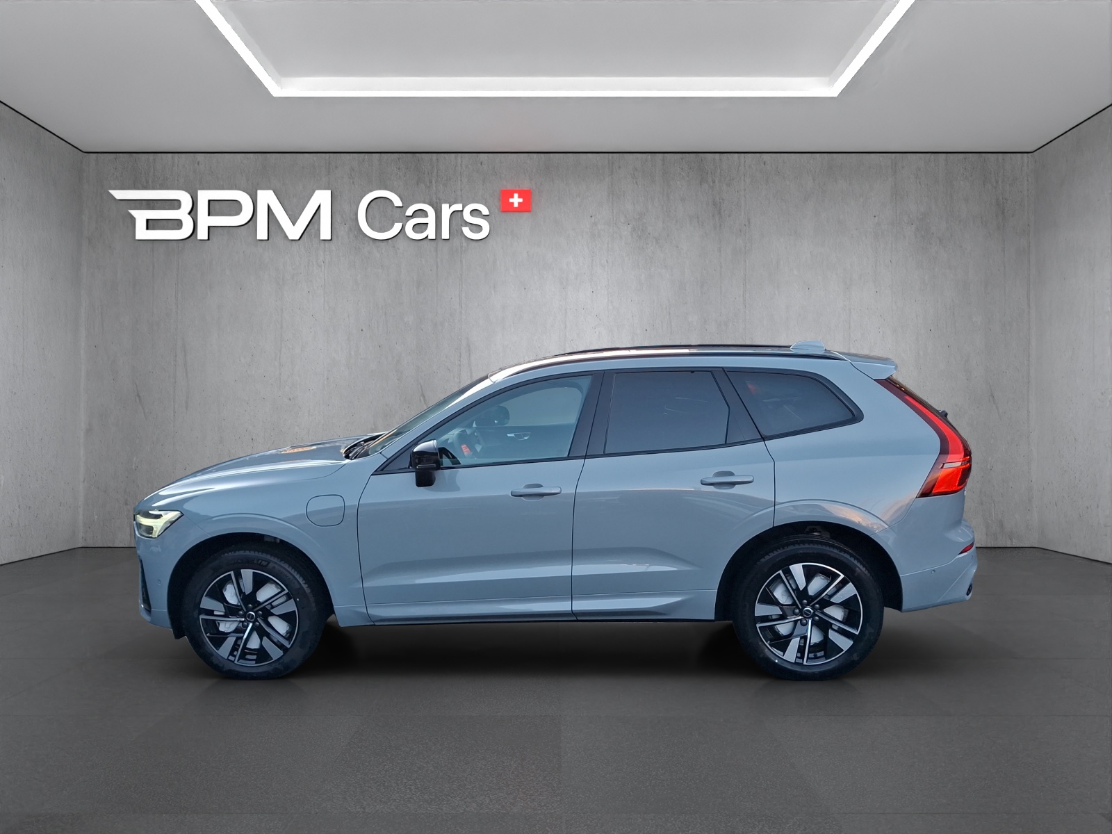 VOLVO XC60 T6 eAWD PluginHybrid Plus Dark Geartronic-image-1