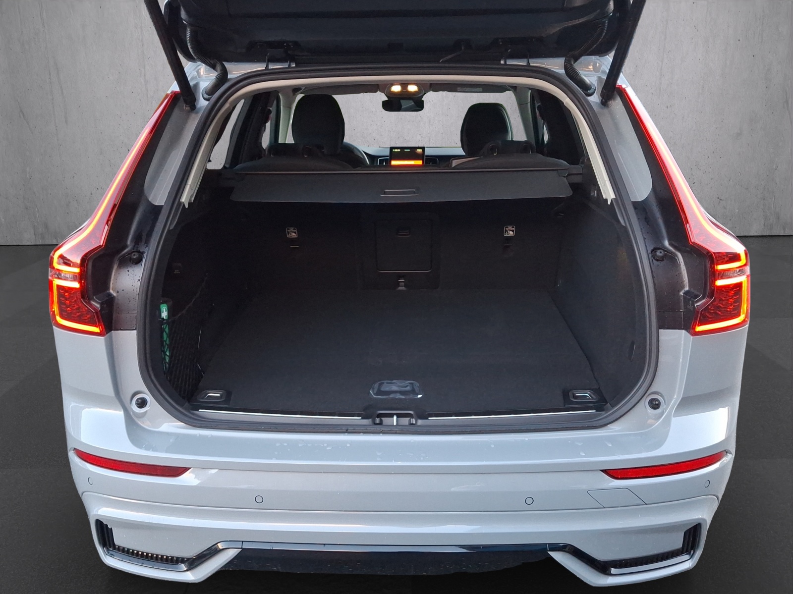 VOLVO XC60 T6 eAWD PluginHybrid Plus Dark Geartronic-image-16
