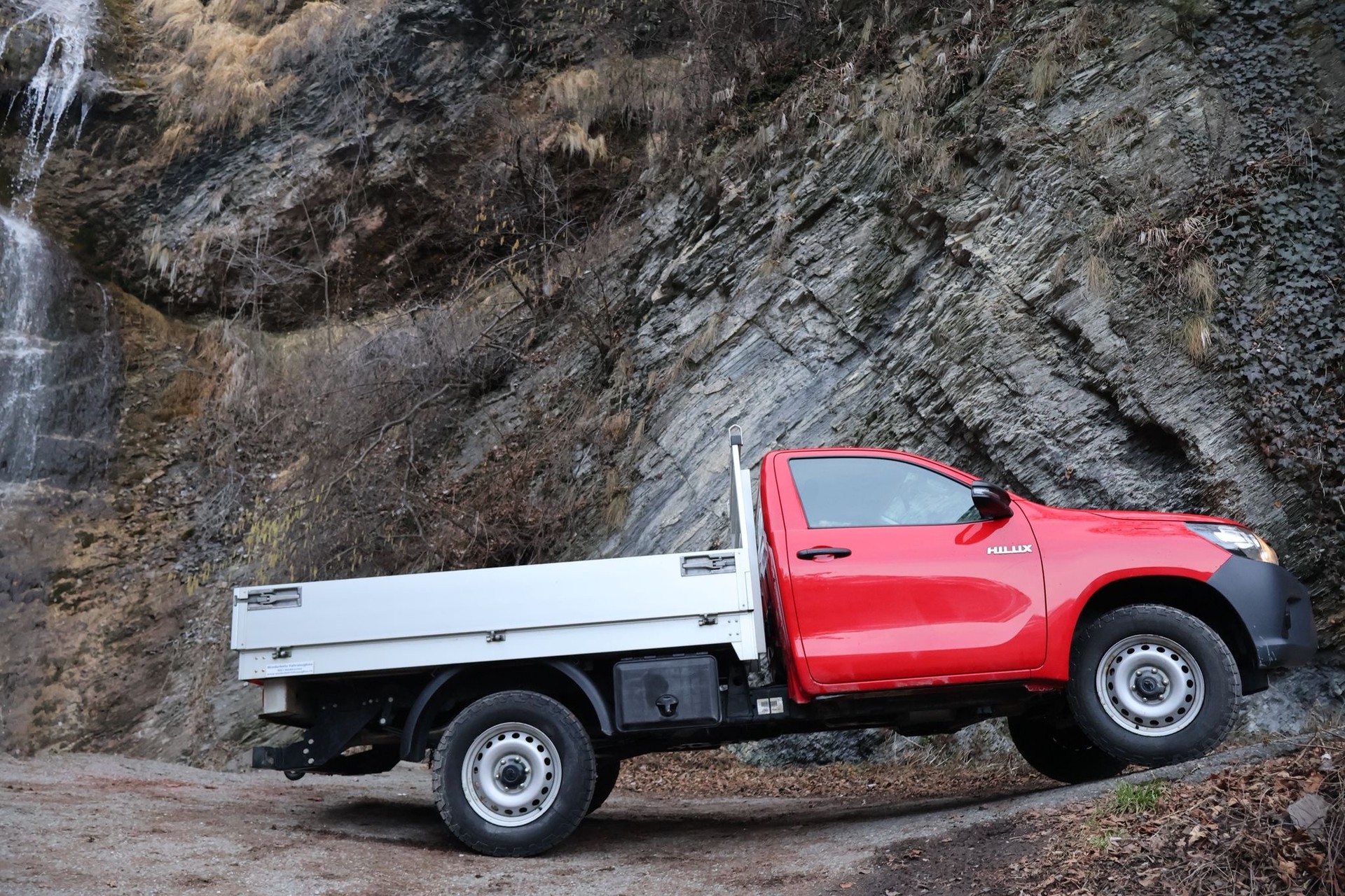 TOYOTA Hilux 2.4D-4D Comfort Single Cab 4x4-image-4