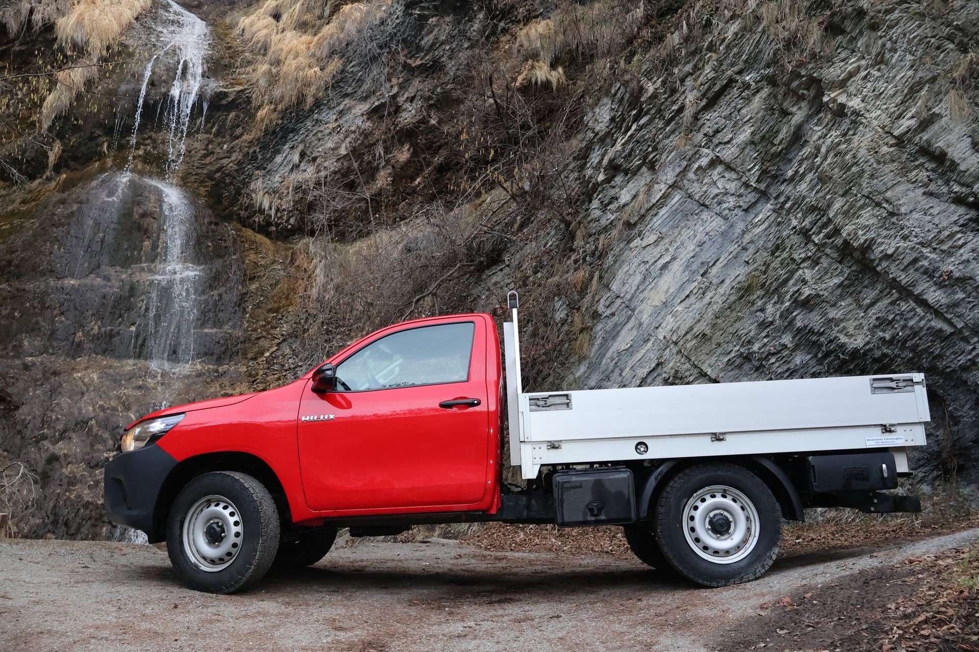 TOYOTA Hilux 2.4D-4D Comfort Single Cab 4x4-showroom-element-3