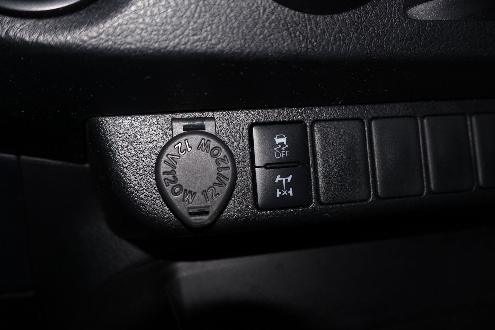 TOYOTA Hilux 2.4D-4D Comfort Single Cab 4x4-image-10