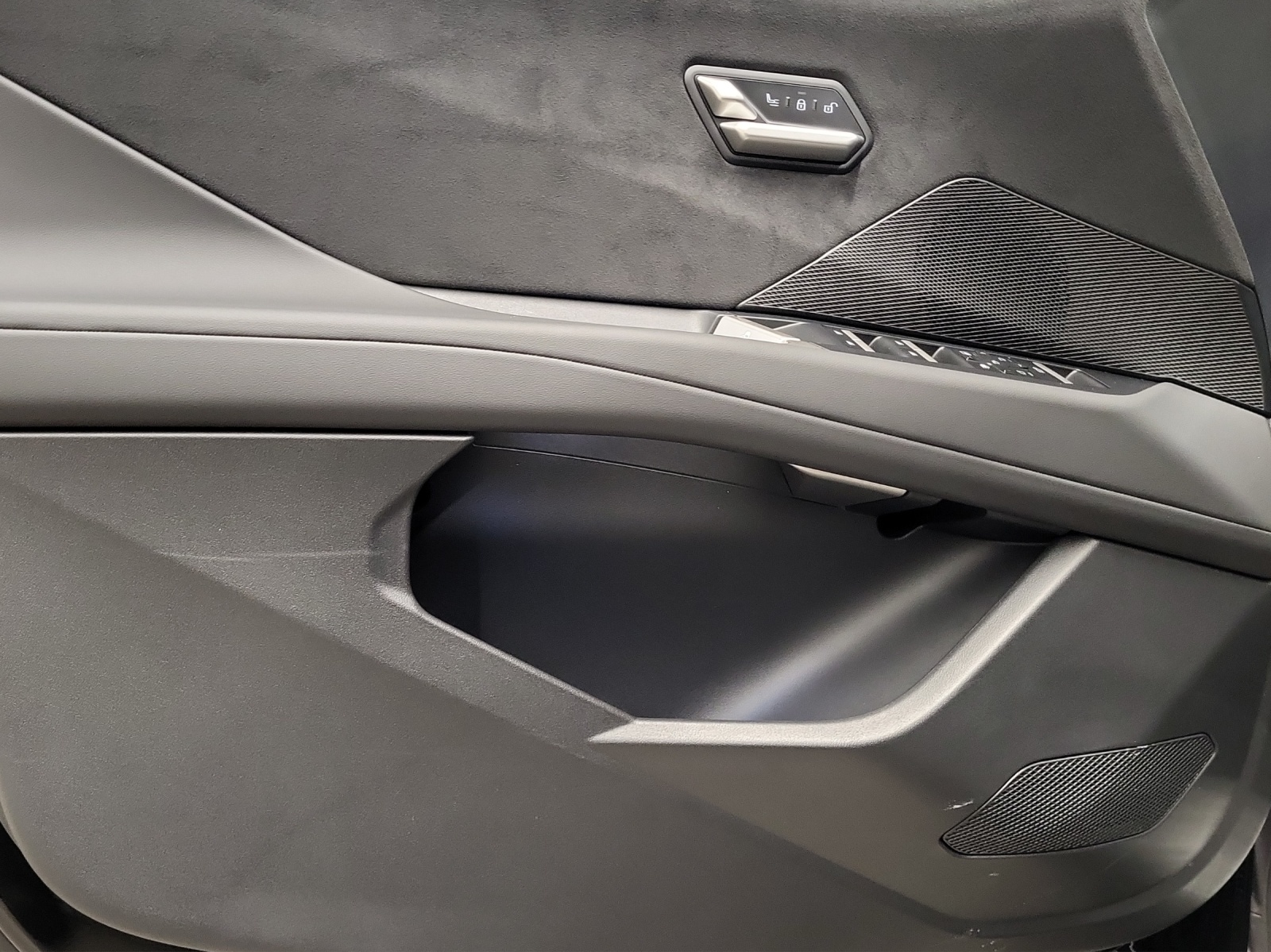 BMW iX3 50 xDrive M Sport-image-18