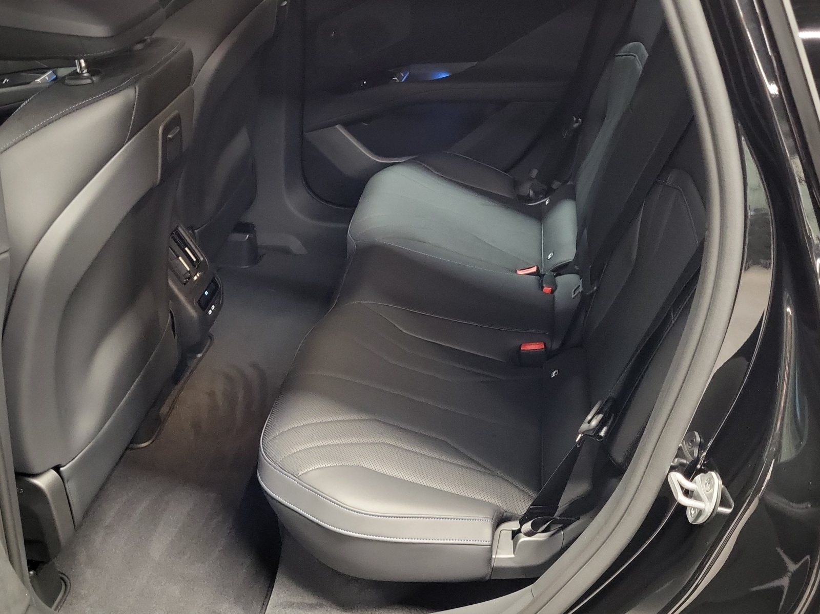 BMW iX3 50 xDrive M Sport-image-11