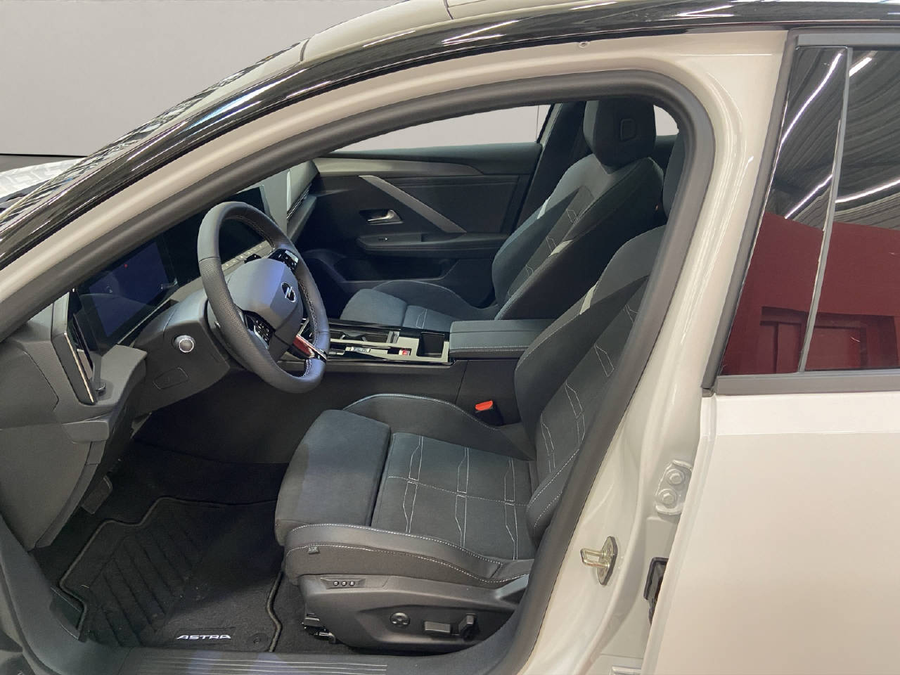 OPEL Astra 1.2 T Hybrid GS-image-4