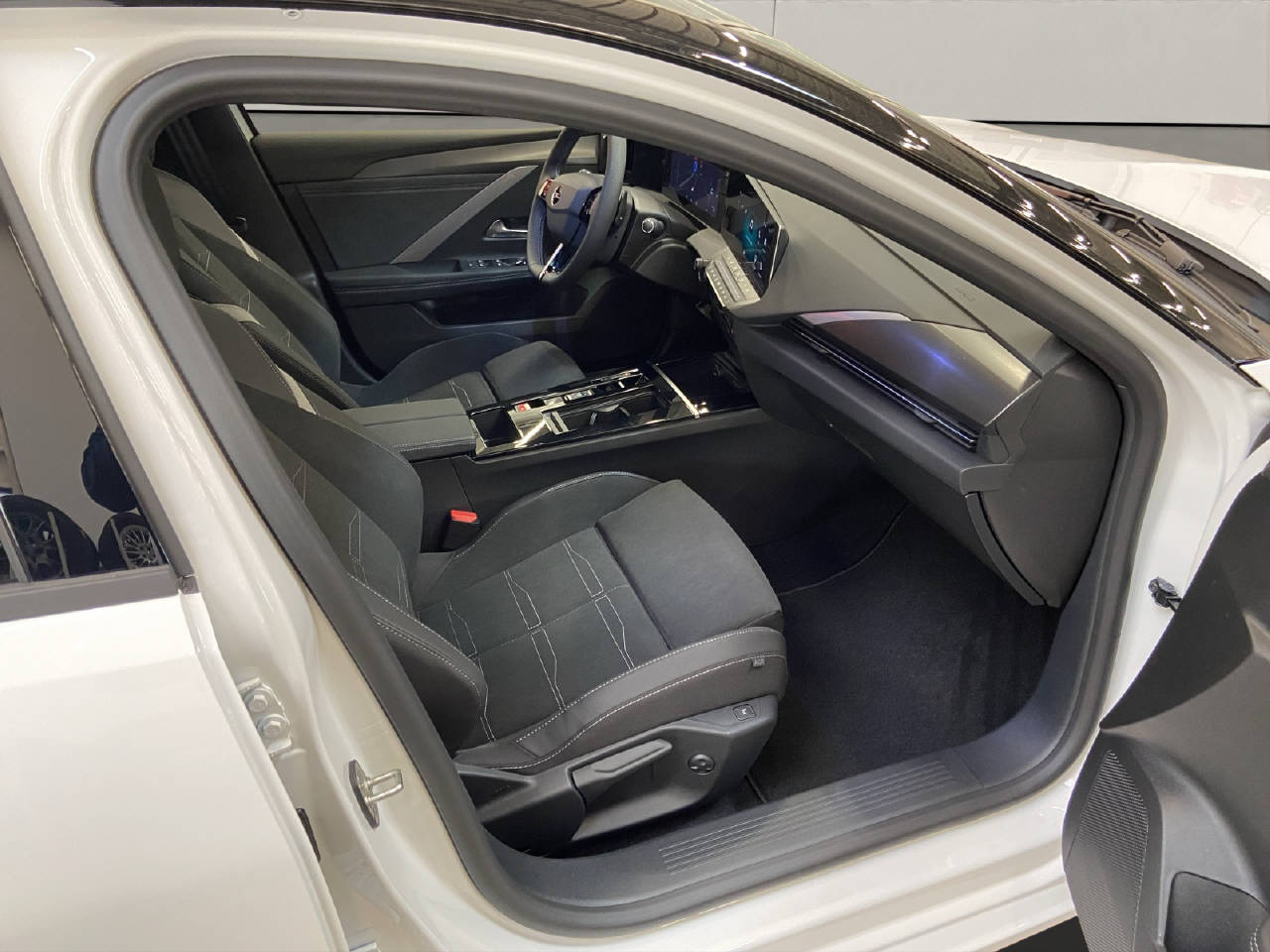 OPEL Astra 1.2 T Hybrid GS-image-10