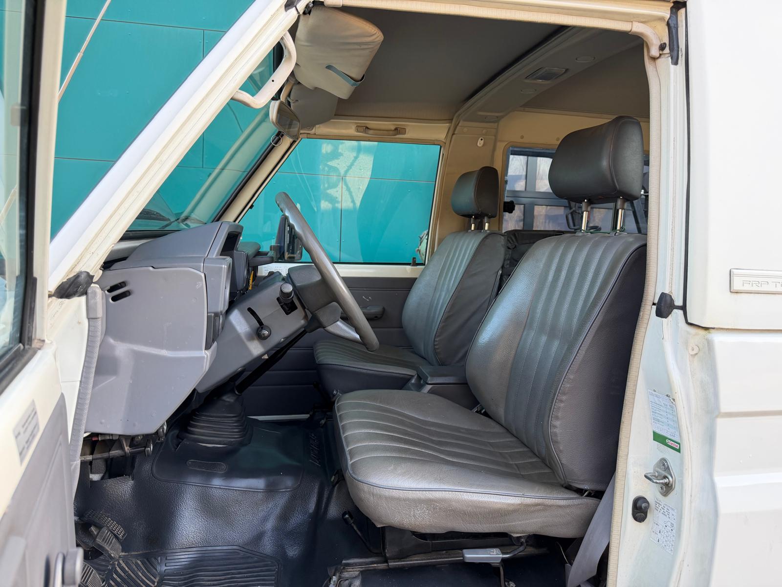 TOYOTA Land Cruiser 400 FRP-Top 4.2 D-image-14