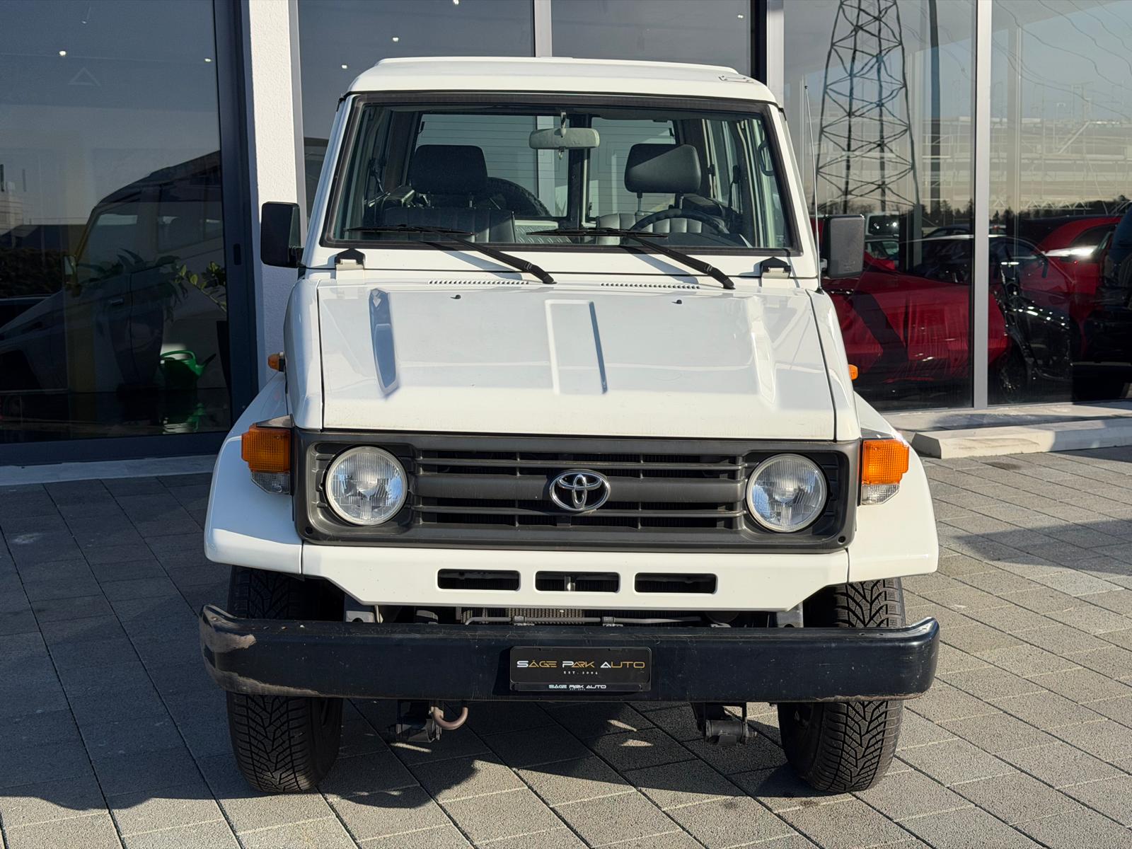TOYOTA Land Cruiser 400 FRP-Top 4.2 D-showroom-element-2