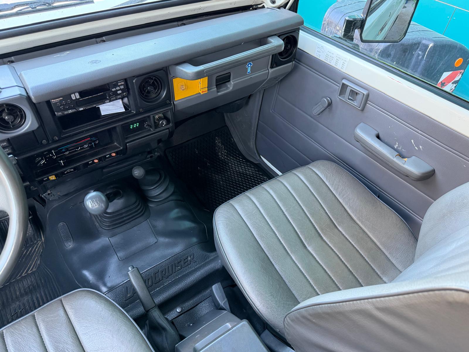 TOYOTA Land Cruiser 400 FRP-Top 4.2 D-image-12