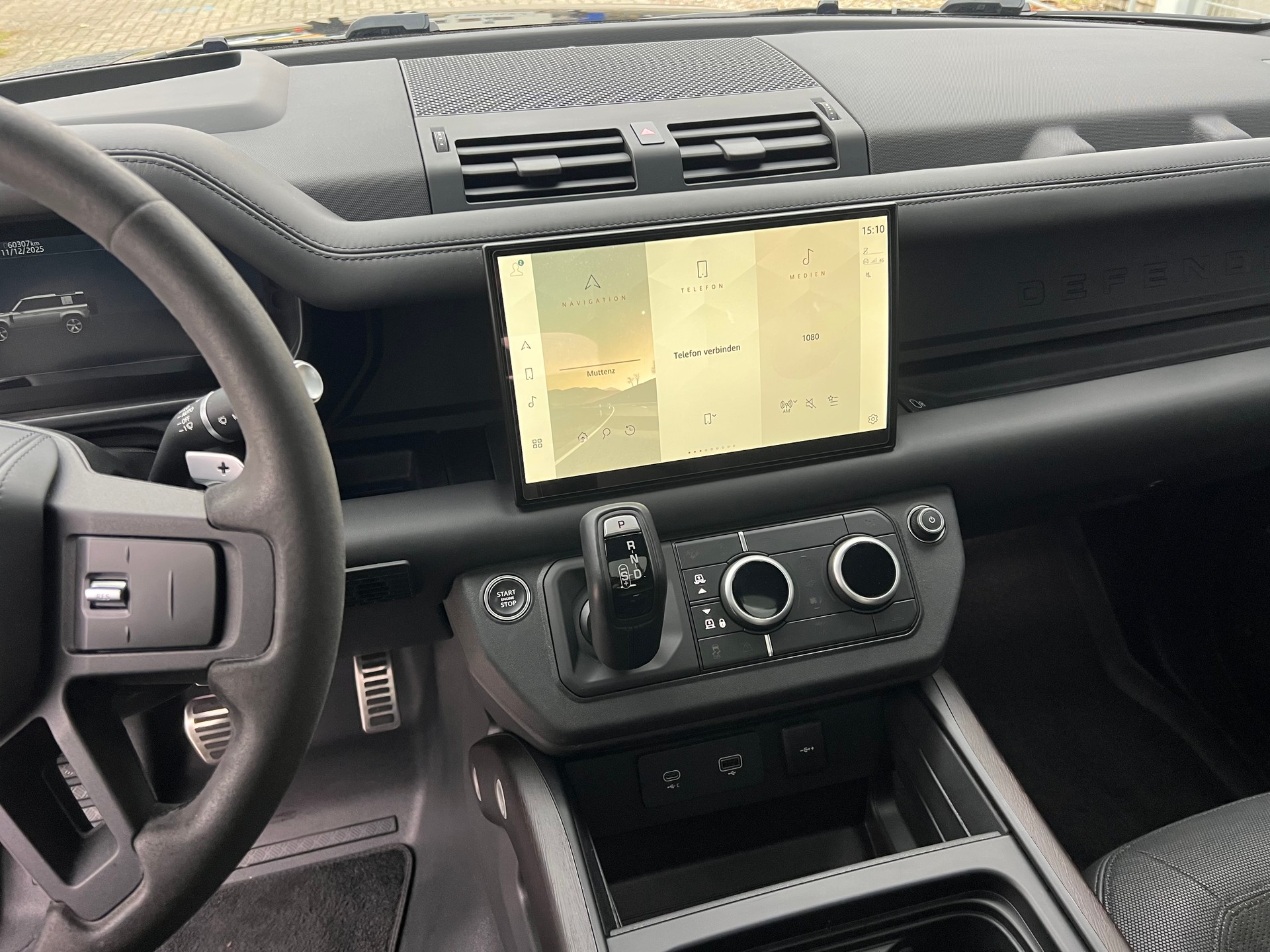 LAND ROVER Defender 110 525 V8 5.0 AT8-image-14