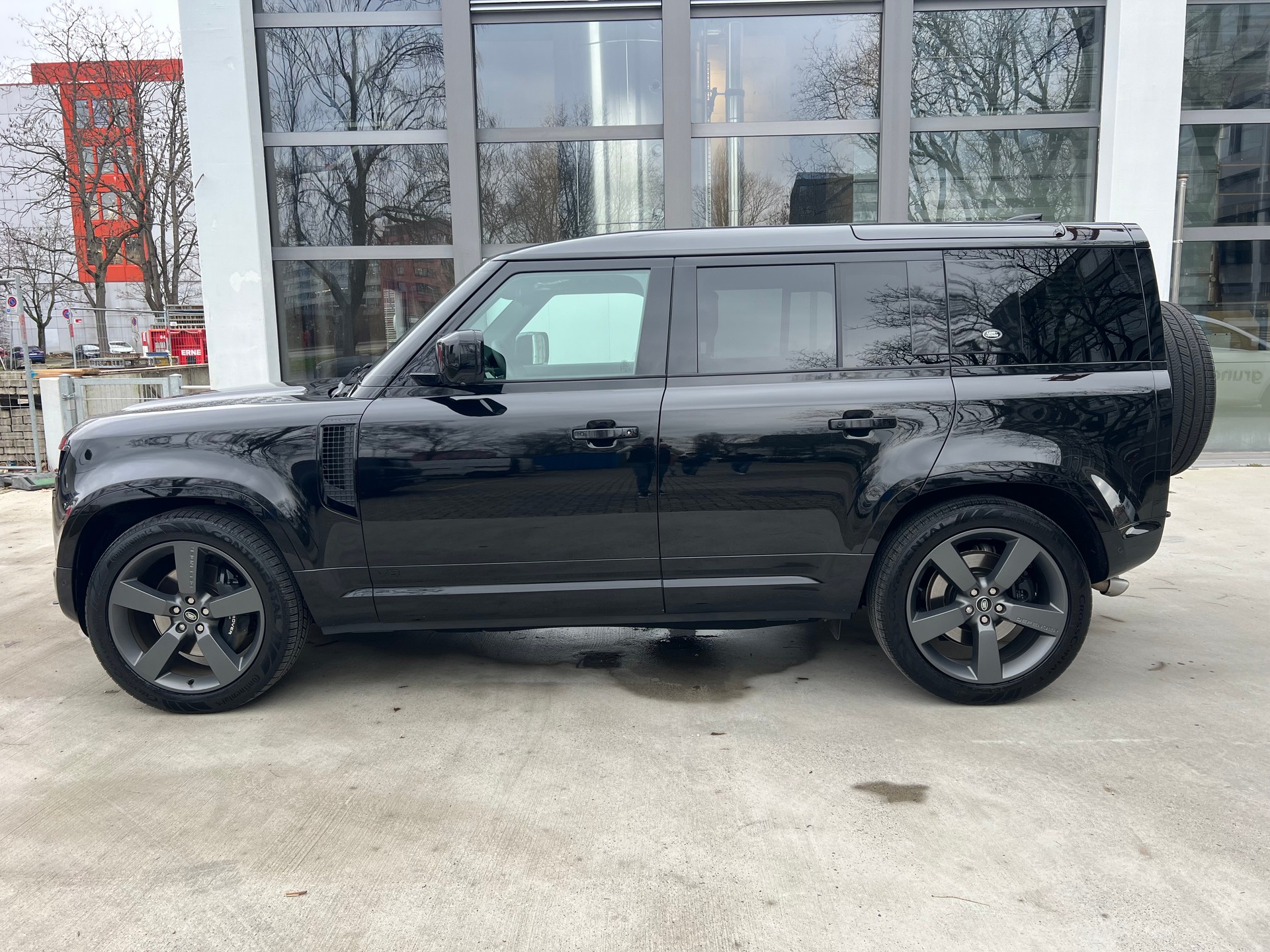 LAND ROVER Defender 110 525 V8 5.0 AT8-image-9