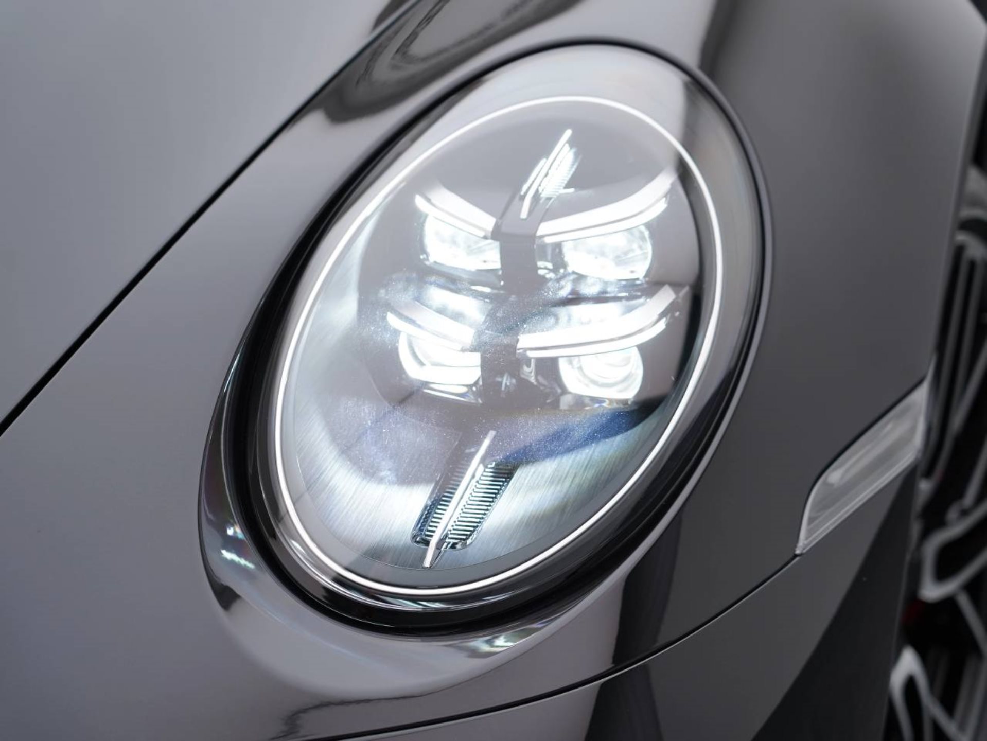 PORSCHE 911 Carrera 4S Cabriolet-image-12