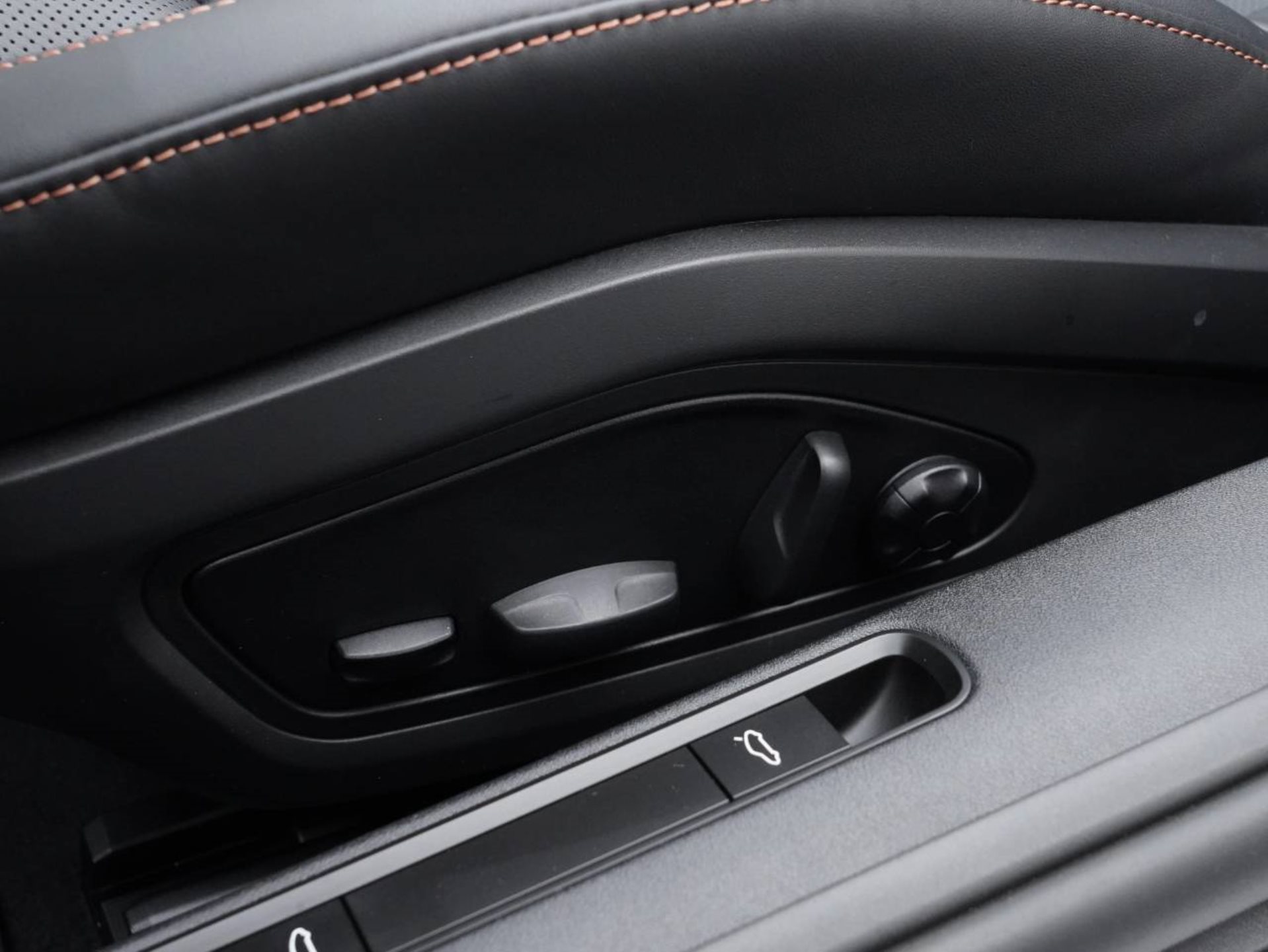 PORSCHE 911 Carrera 4S Cabriolet-image-23