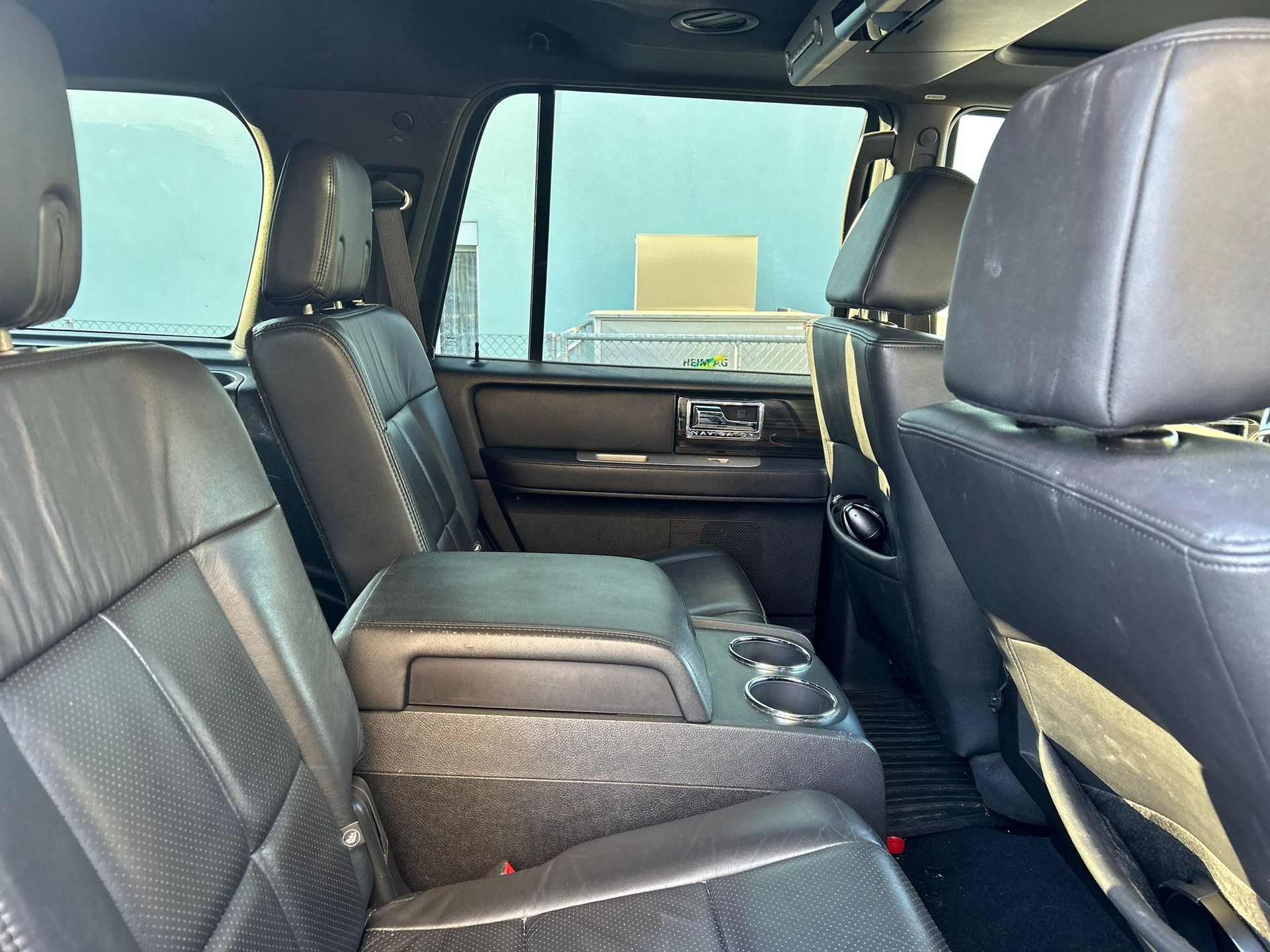 LINCOLN Navigator-image-11