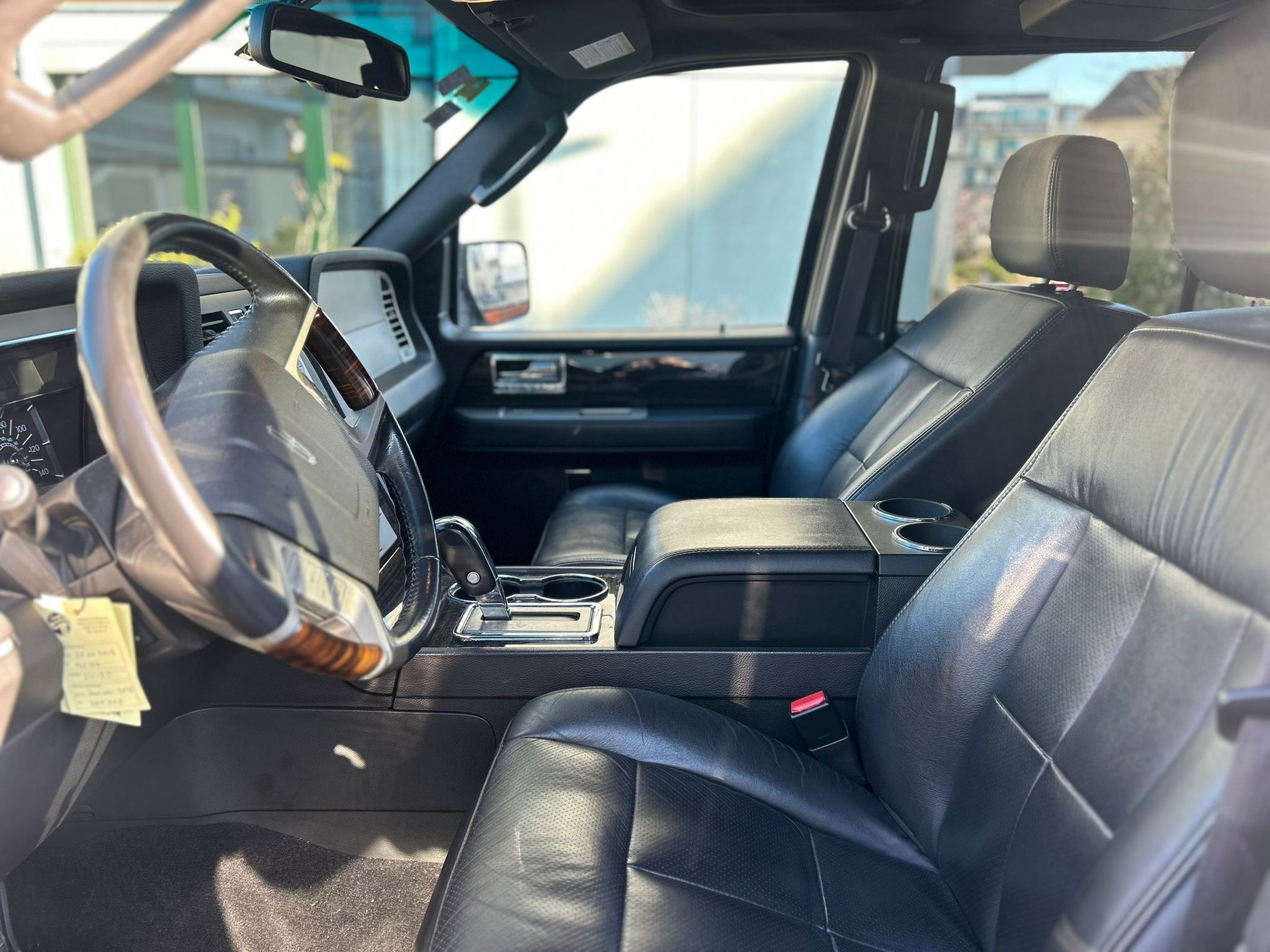 LINCOLN Navigator-image-9
