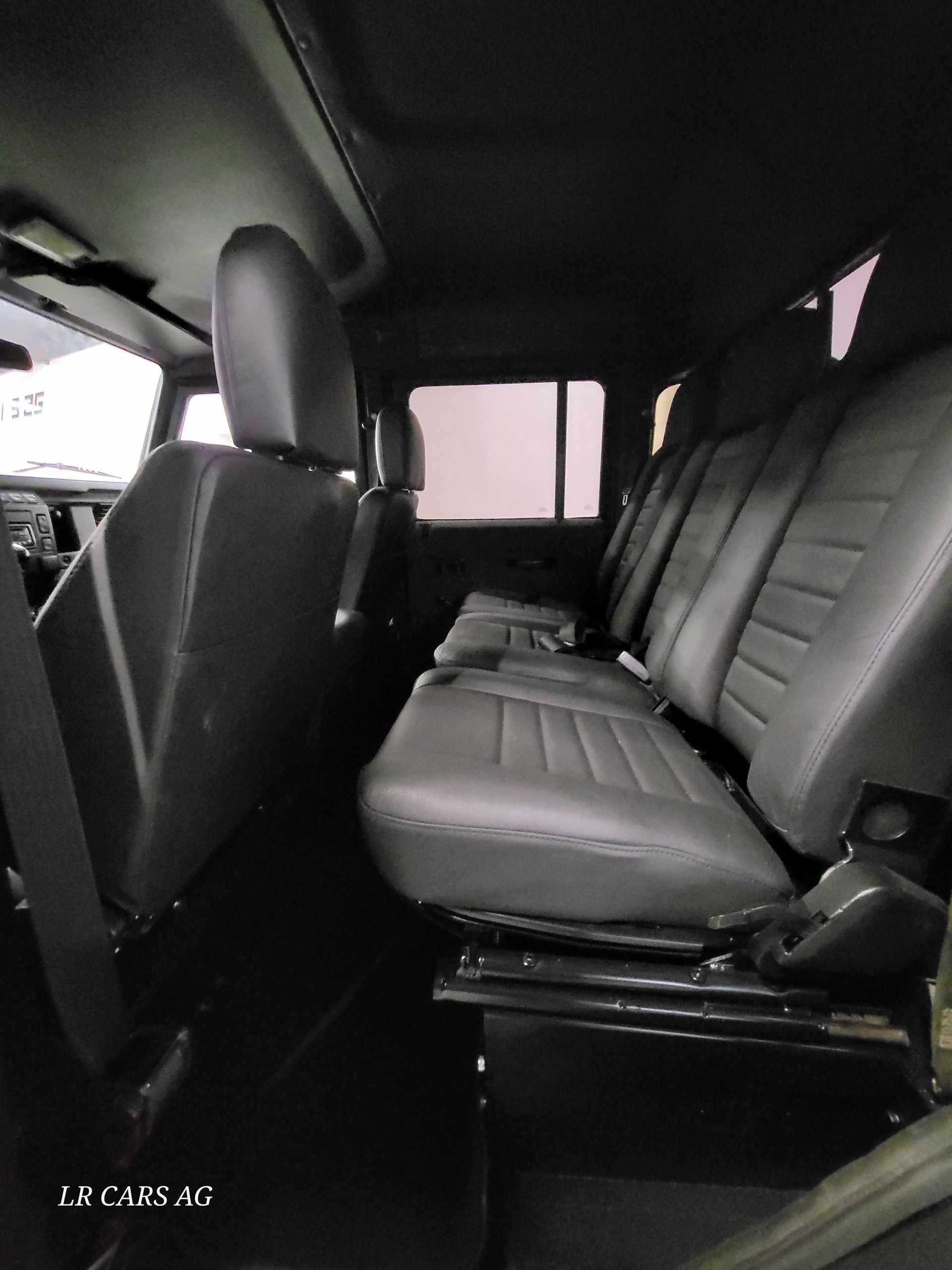 LAND ROVER 130 TD5-image-9