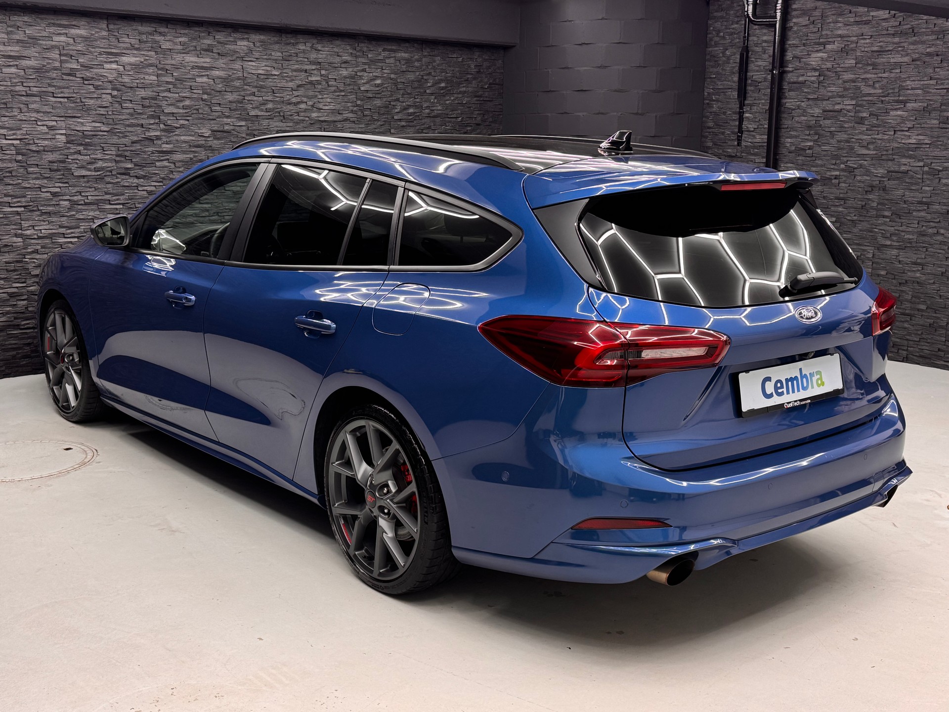 FORD Focus ST 2.3 Styling Paket Automat-image-5