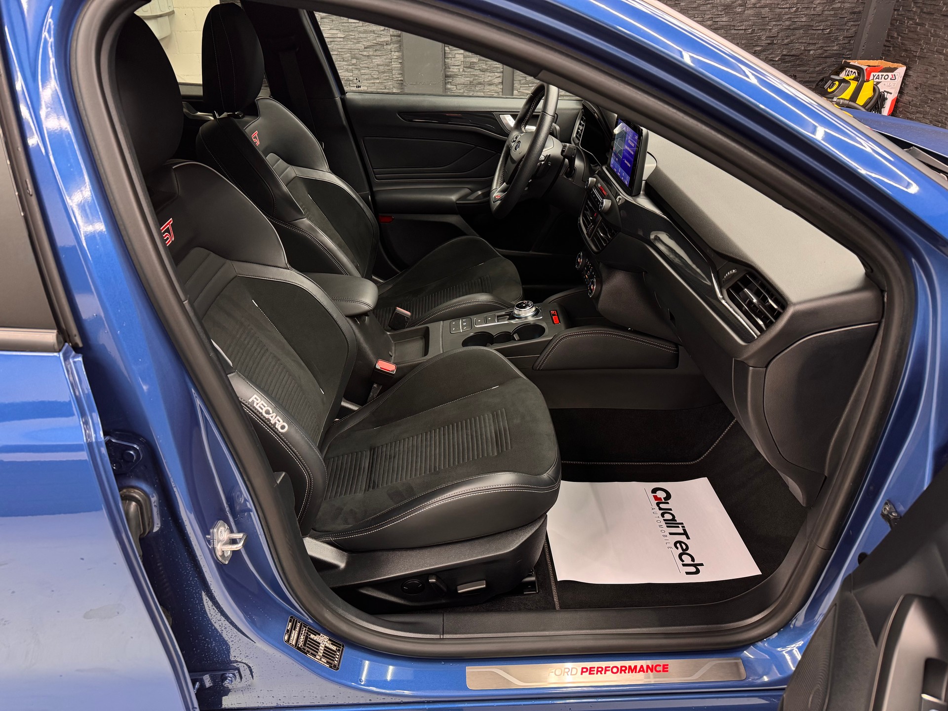 FORD Focus ST 2.3 Styling Paket Automat-image-8