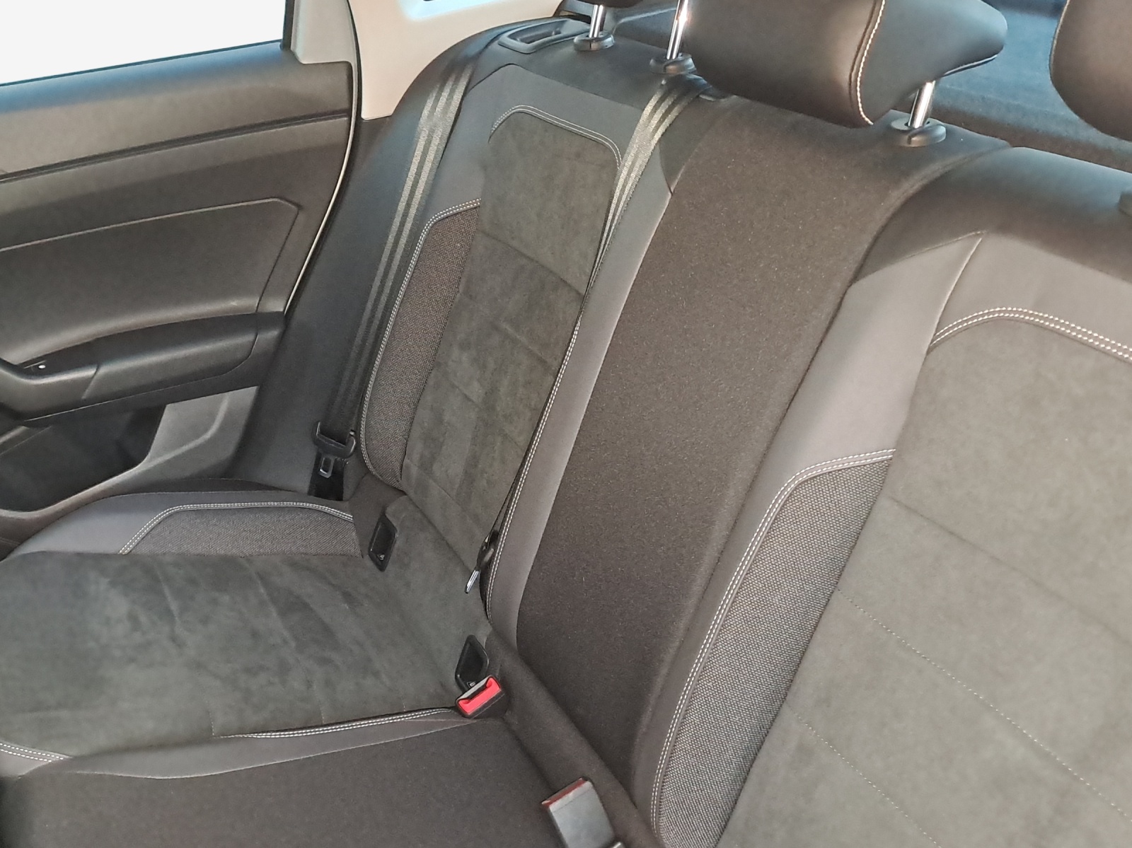 VW Taigo 1.0 TSI Style DSG-image-11