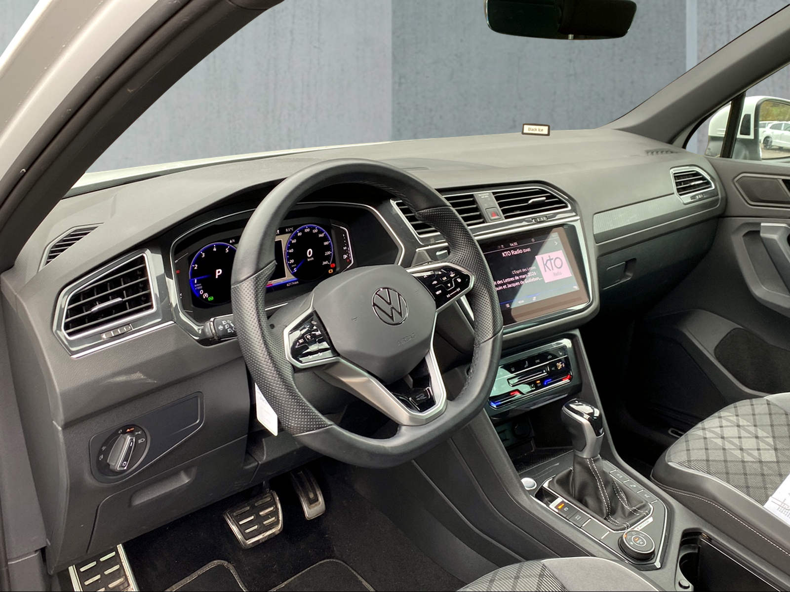 VW Tiguan 2.0TSI R-Line 4Motion DSG-image-5