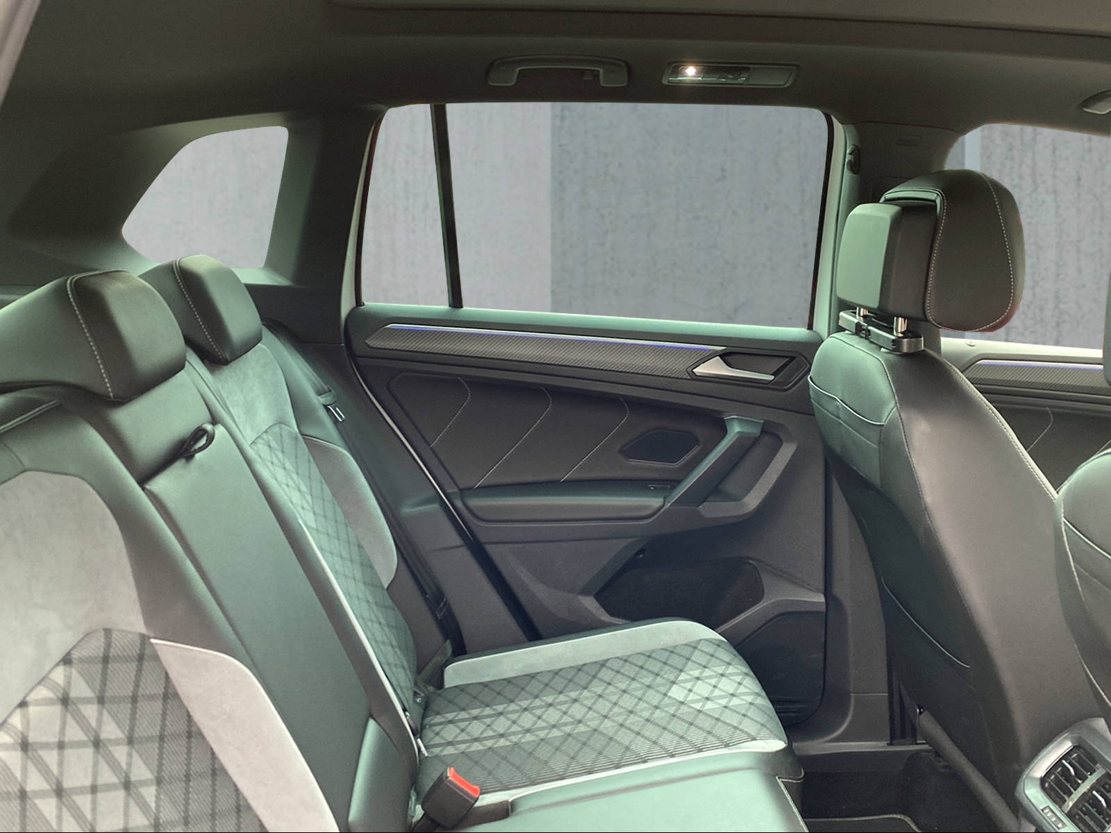 VW Tiguan 2.0TSI R-Line 4Motion DSG-image-3