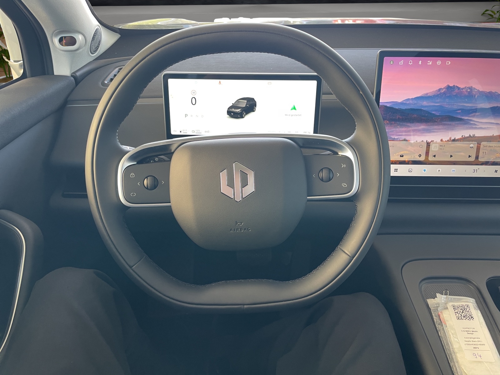 LEAPMOTOR C10 REEV 28kWh Design-showroom-element-1