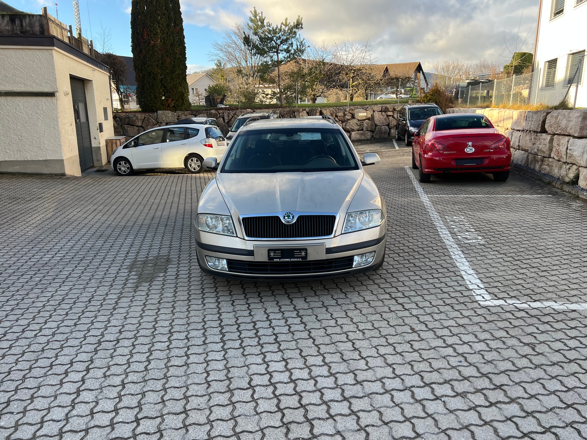 SKODA Octavia 2.0 FSI Elegance-image-0