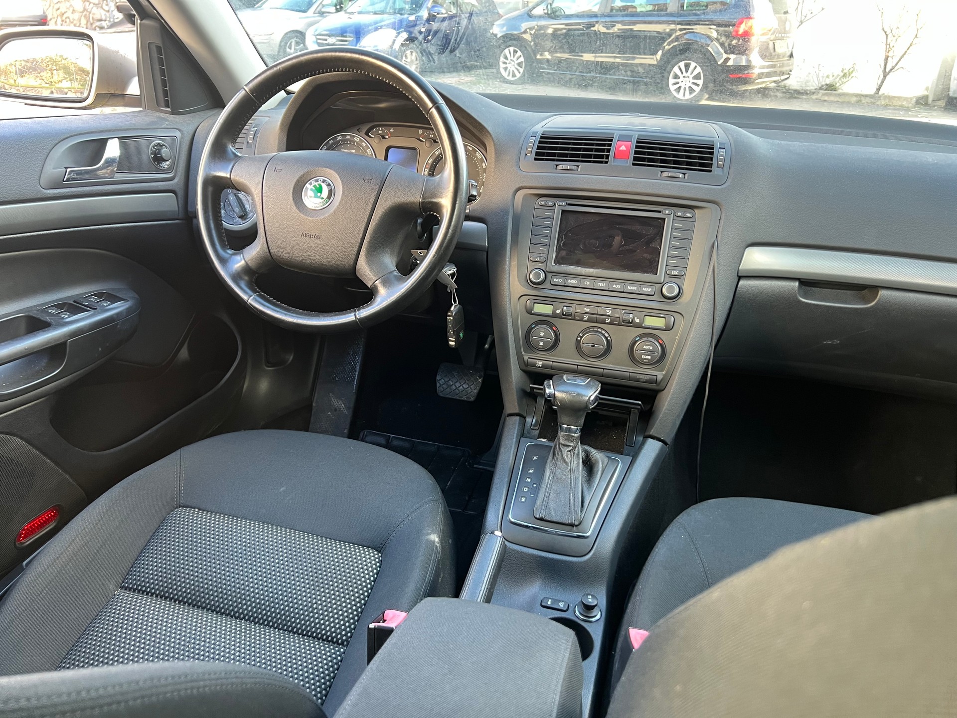 SKODA Octavia 2.0 FSI Elegance-image-4