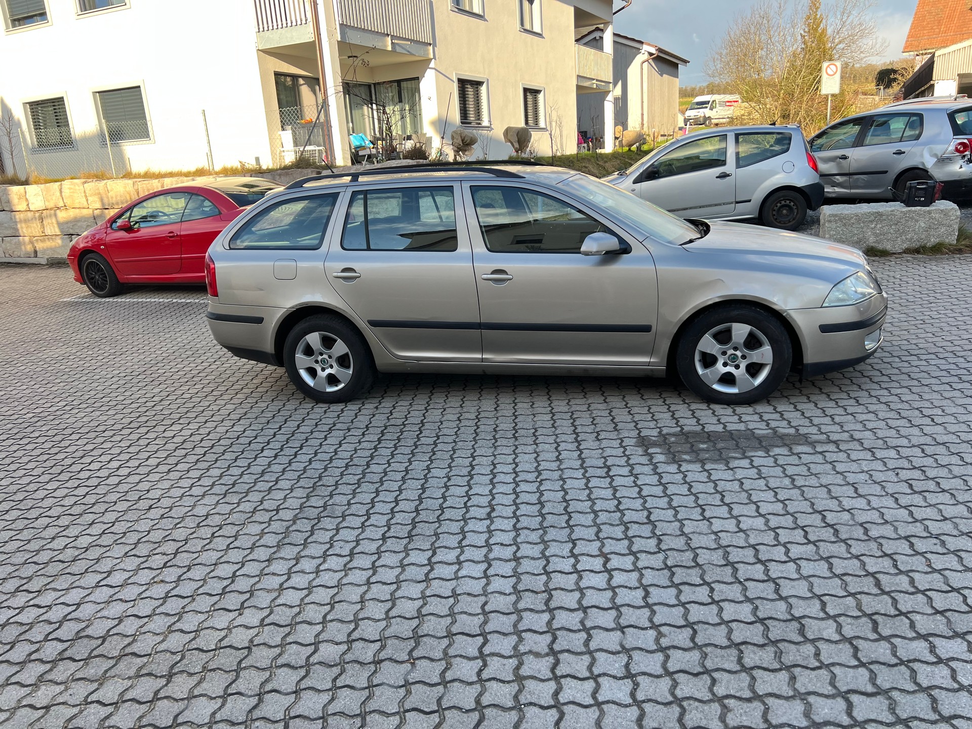 SKODA Octavia 2.0 FSI Elegance-image-1