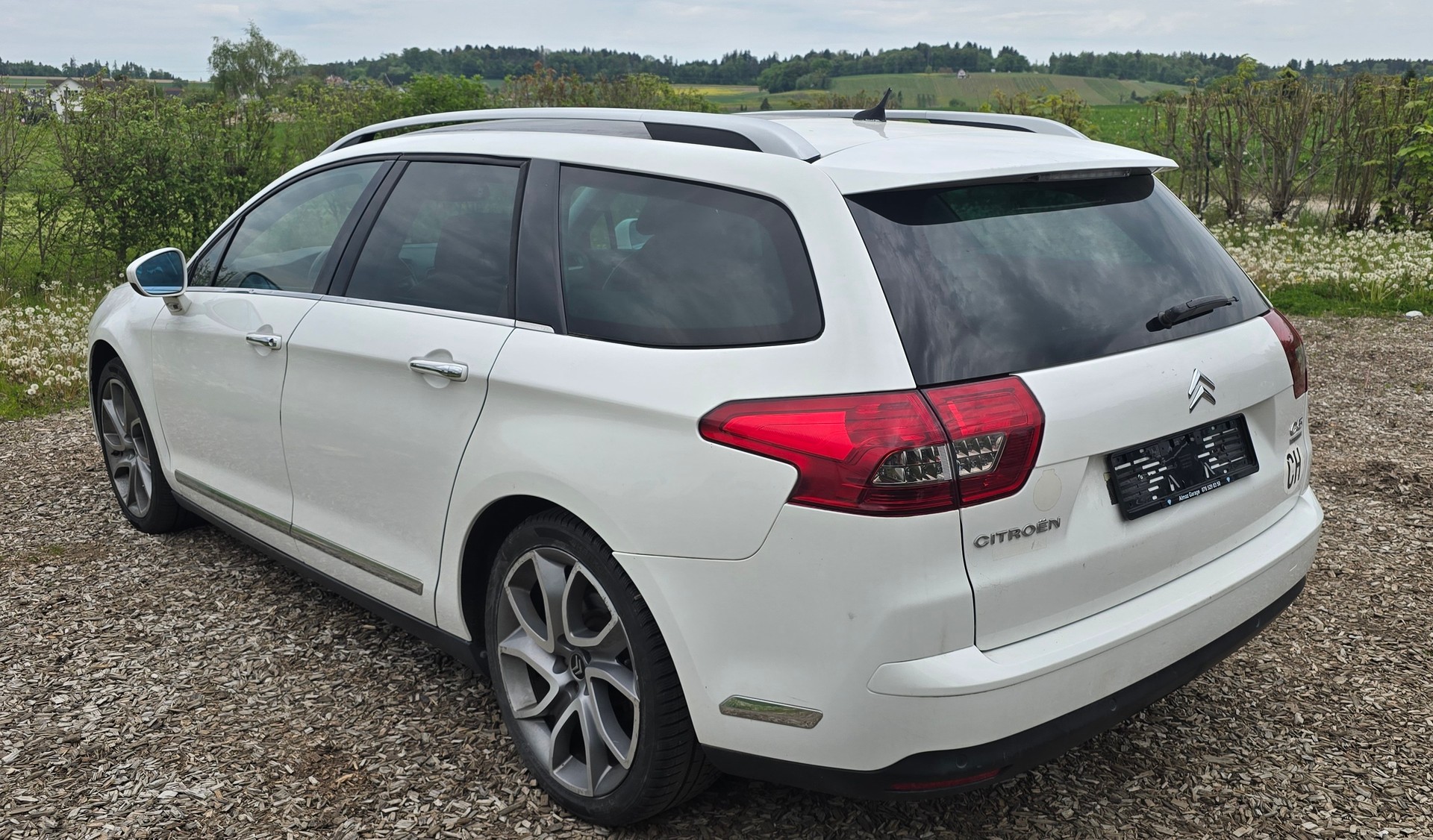 CITROEN C5 Tourer 1.6 Turbo Exclusive Automatic-image-6