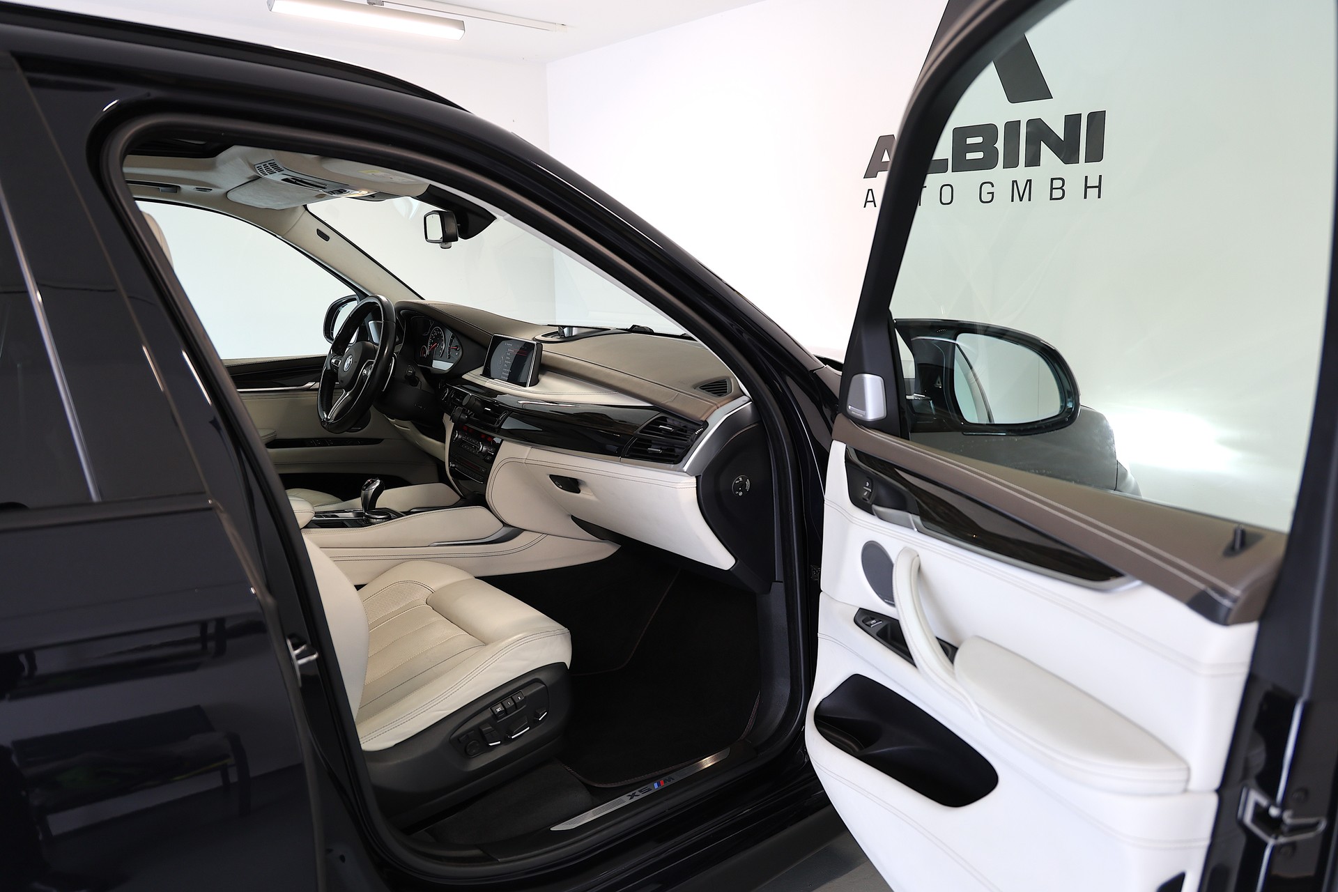 BMW X5M Steptronic-image-12