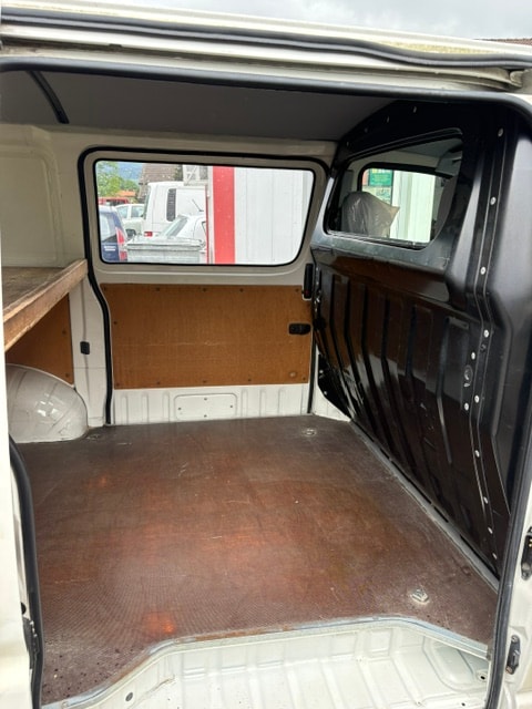 TOYOTA Hiace D-4D Kombi 4WD SWB-image-8