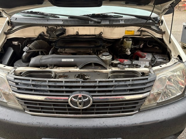 TOYOTA Hiace D-4D Kombi 4WD SWB-image-15