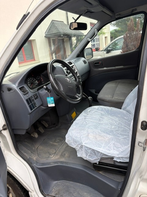 TOYOTA Hiace D-4D Kombi 4WD SWB-image-13