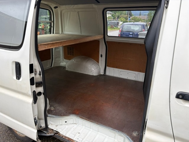 TOYOTA Hiace D-4D Kombi 4WD SWB-image-7