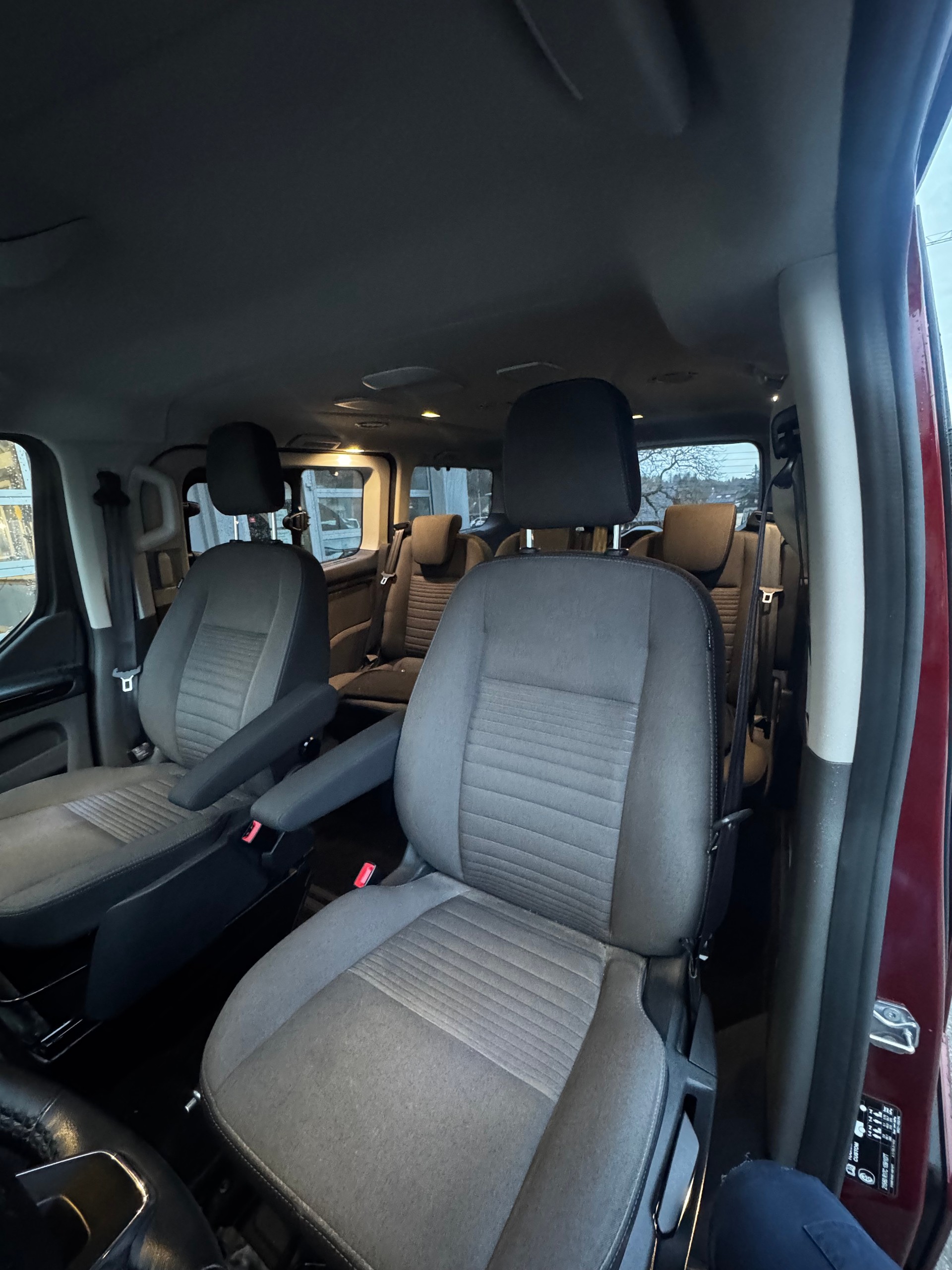 FORD Tourneo Custom 320 L1H1 Titanium A-image-8