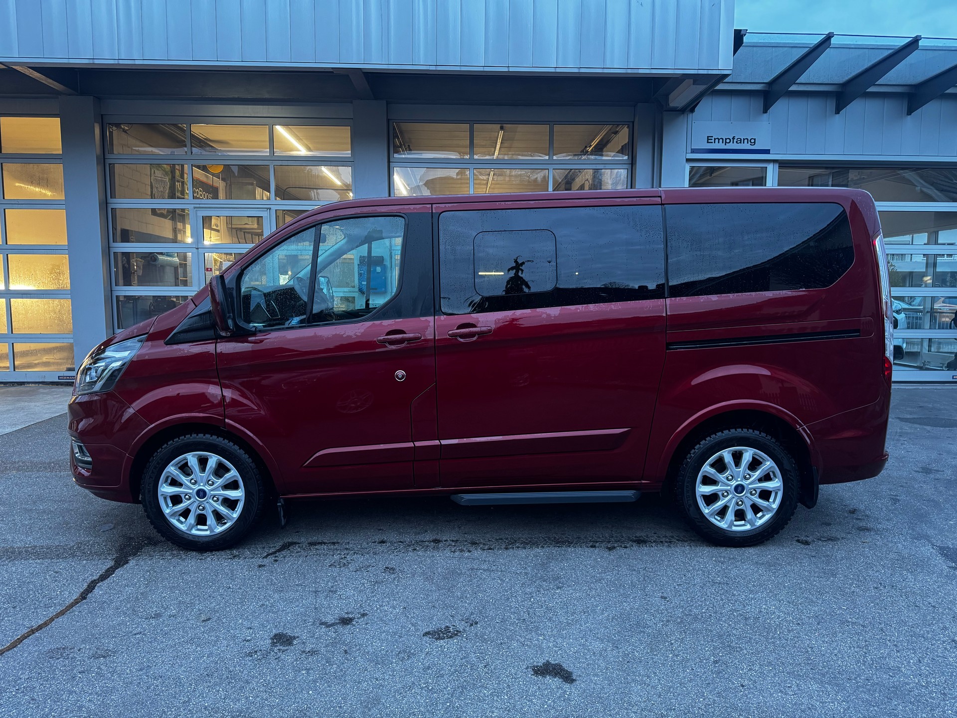 FORD Tourneo Custom 320 L1H1 Titanium A-showroom-element-2