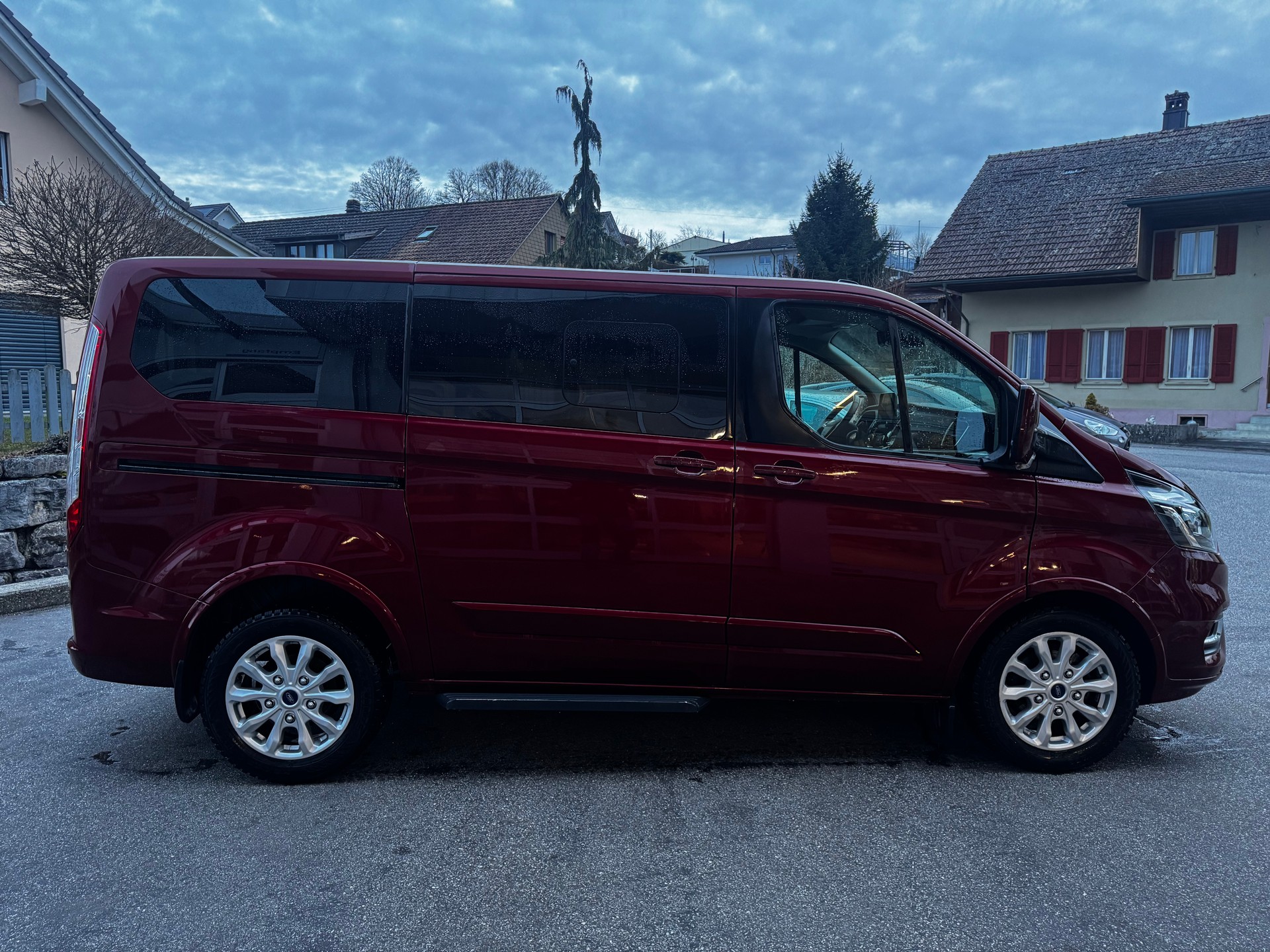 FORD Tourneo Custom 320 L1H1 Titanium A-image-6