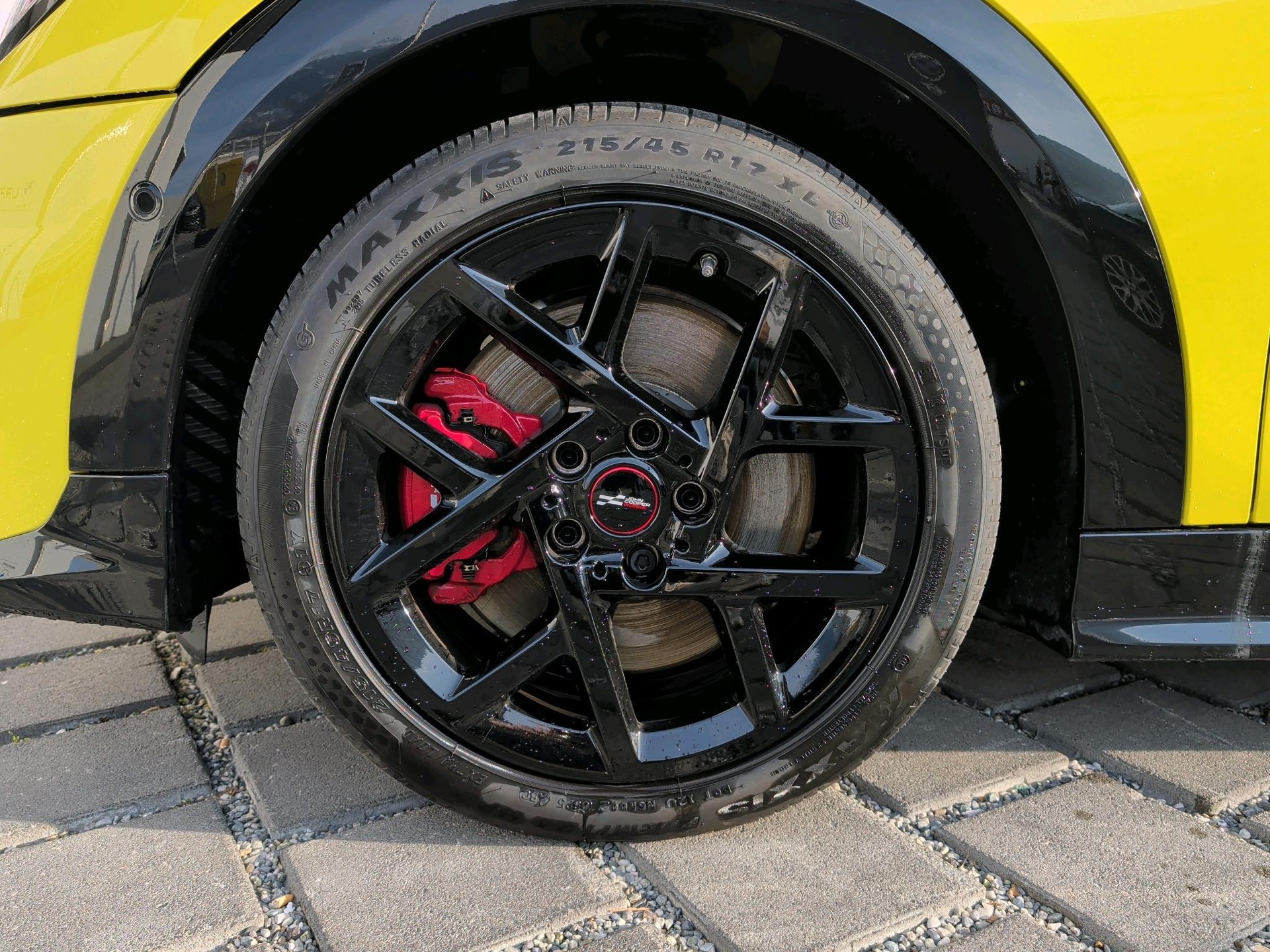 MINI John Cooper Works Cabrio-image-9