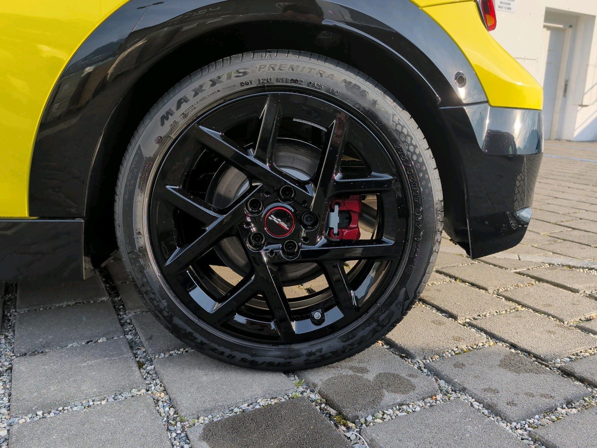 MINI John Cooper Works Cabrio-image-7