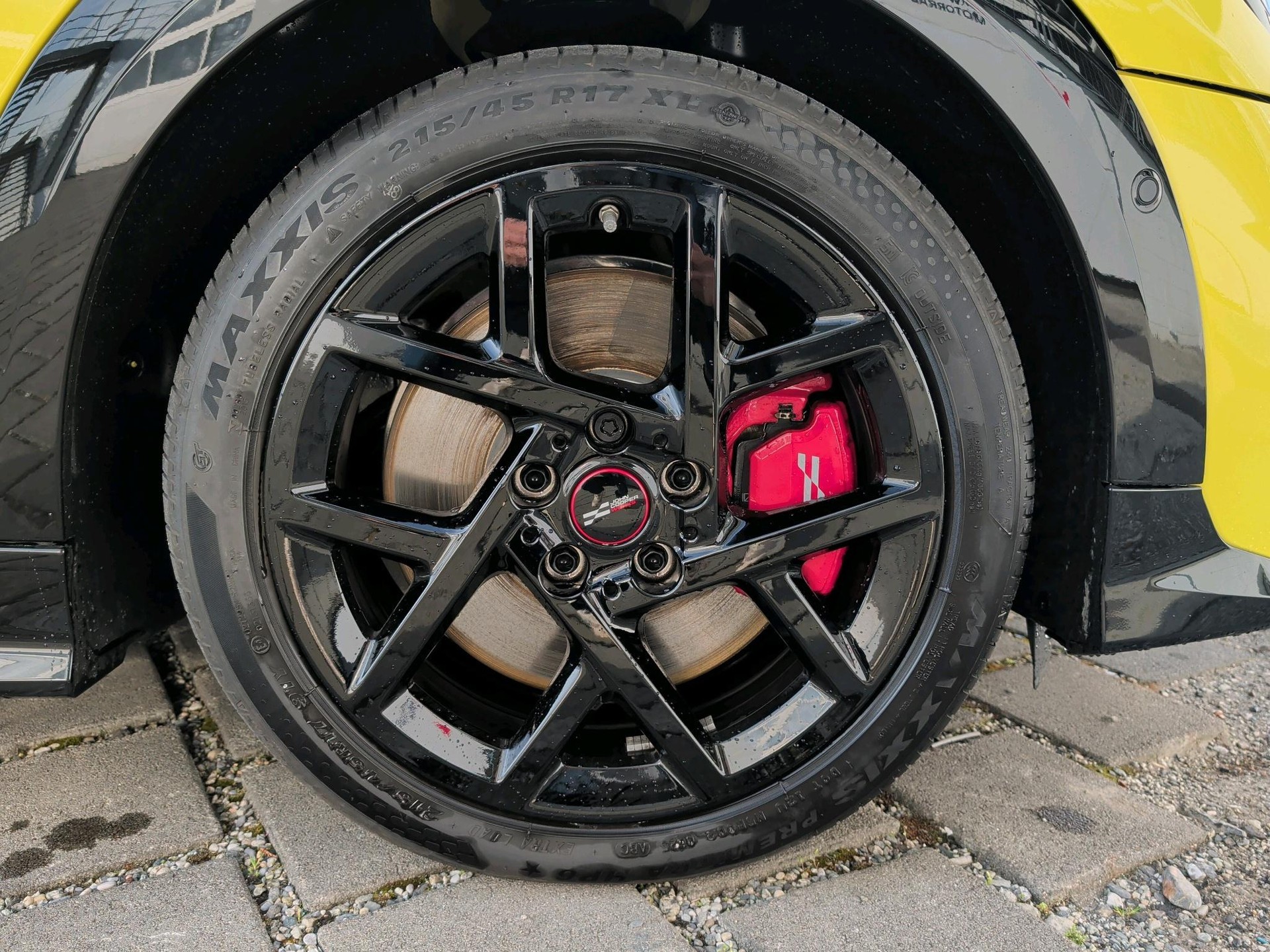 MINI John Cooper Works Cabrio-image-6