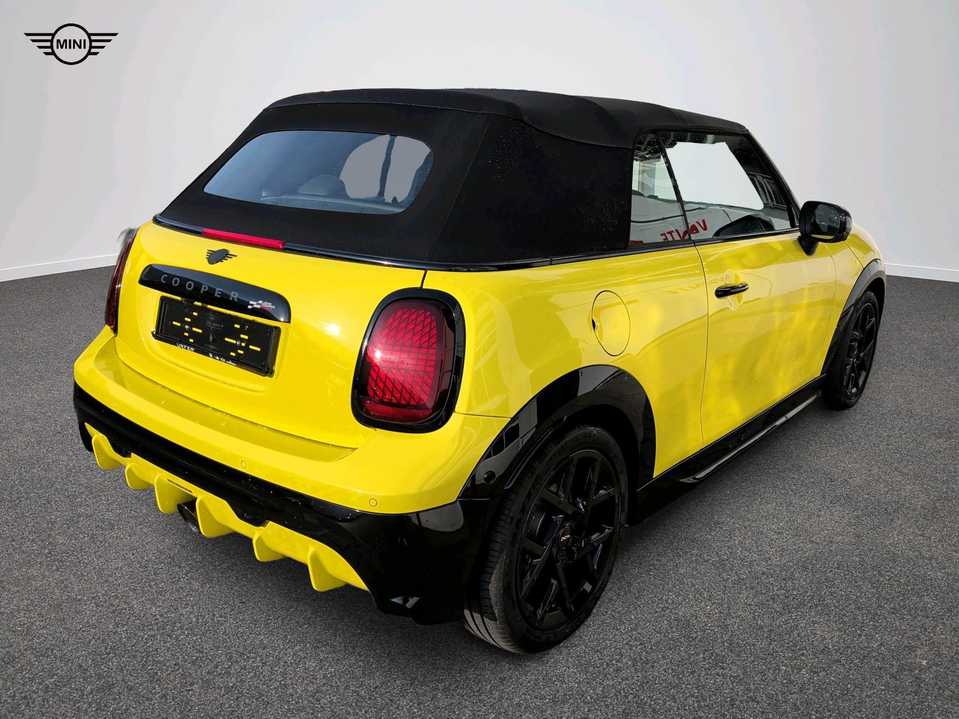 MINI John Cooper Works Cabrio-image-4