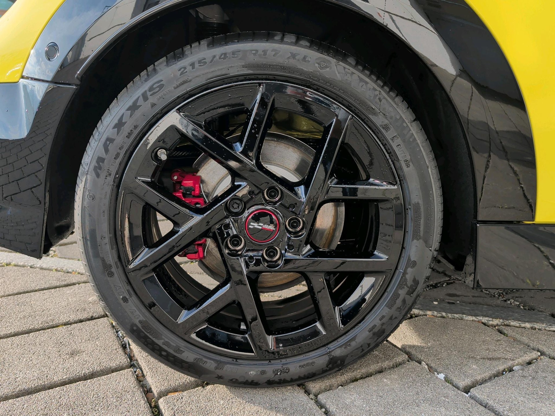 MINI John Cooper Works Cabrio-image-8