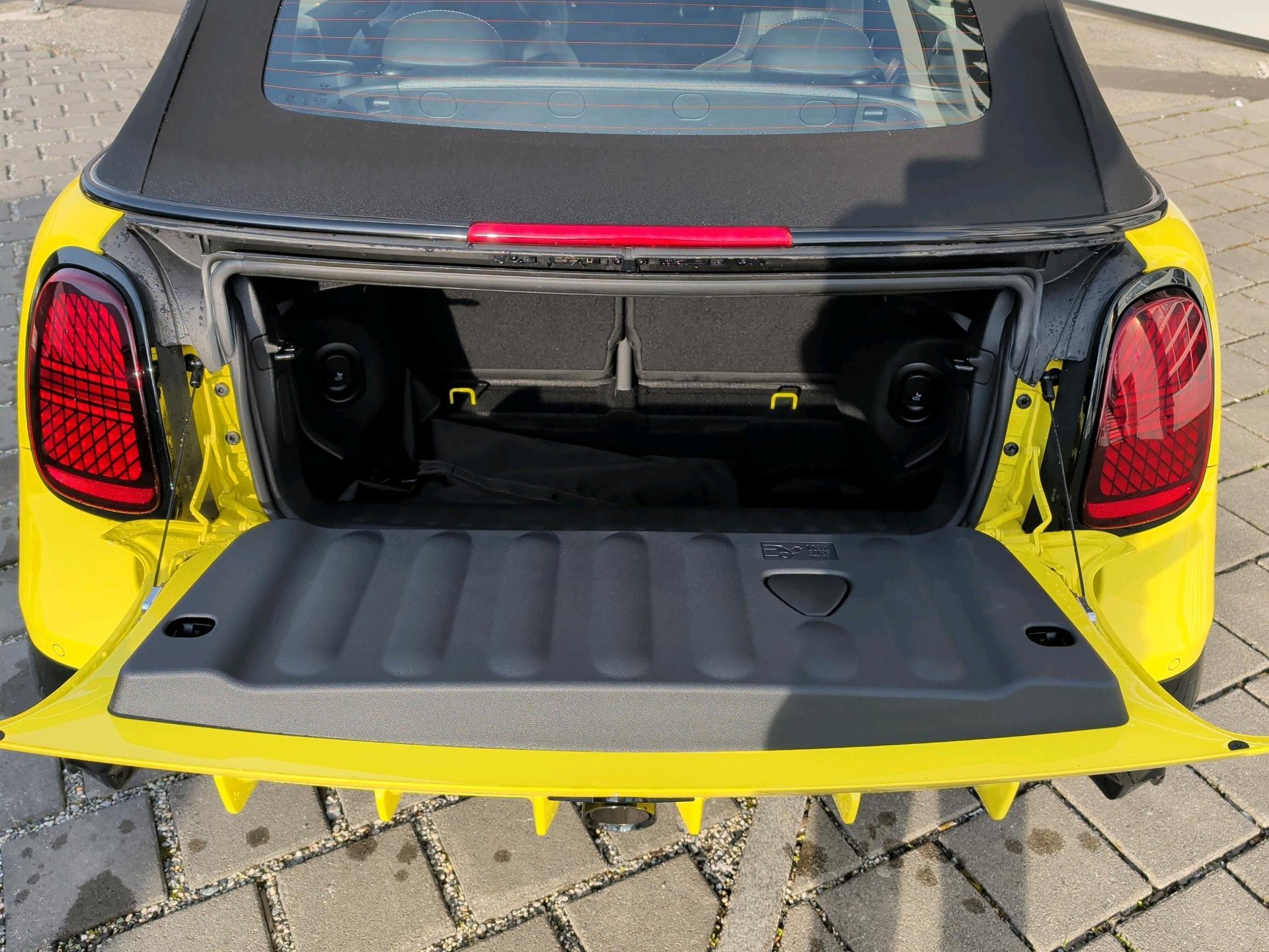 MINI John Cooper Works Cabrio-image-15