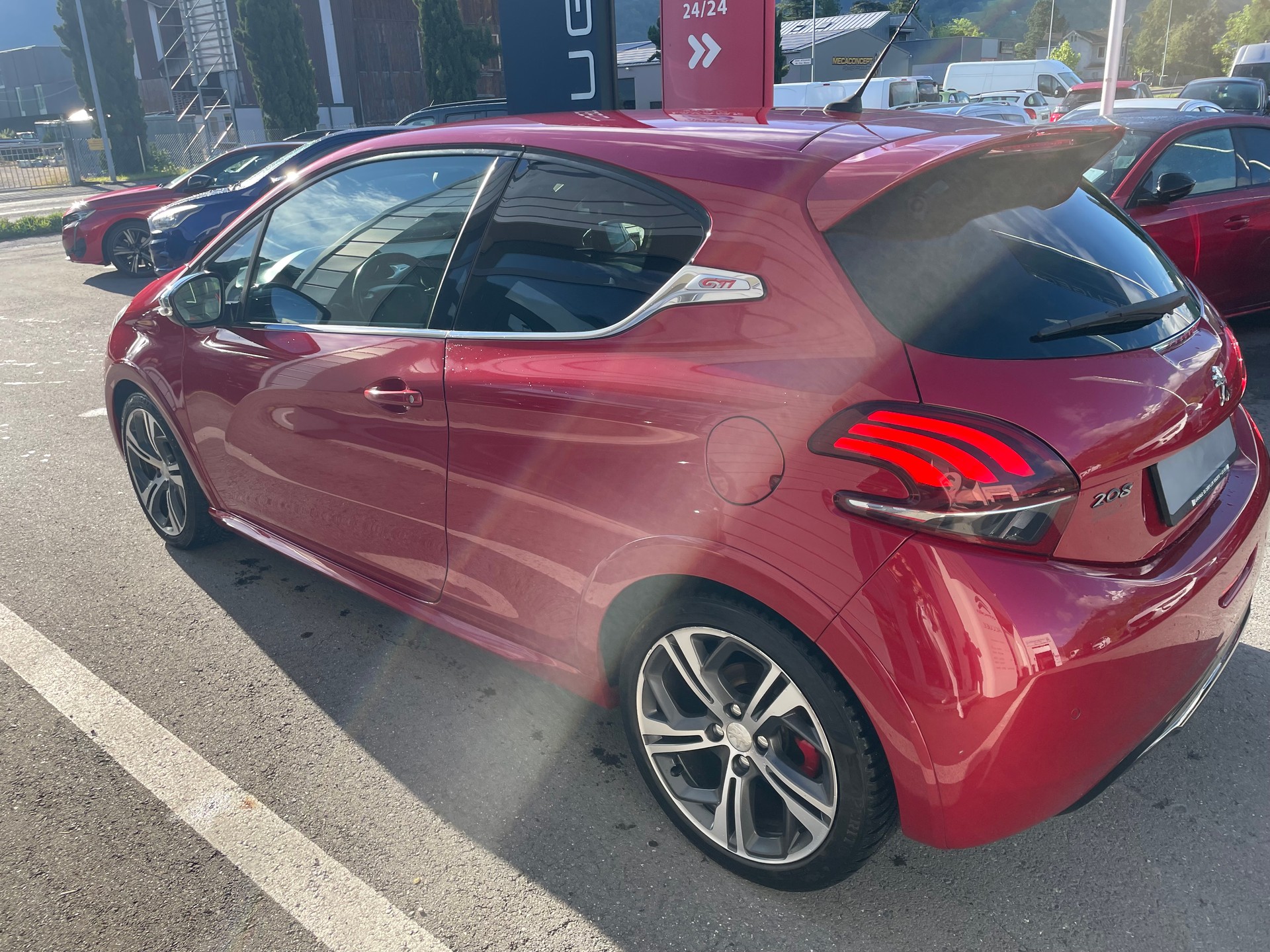 PEUGEOT 208 1.6 Turbo GTi-image-1