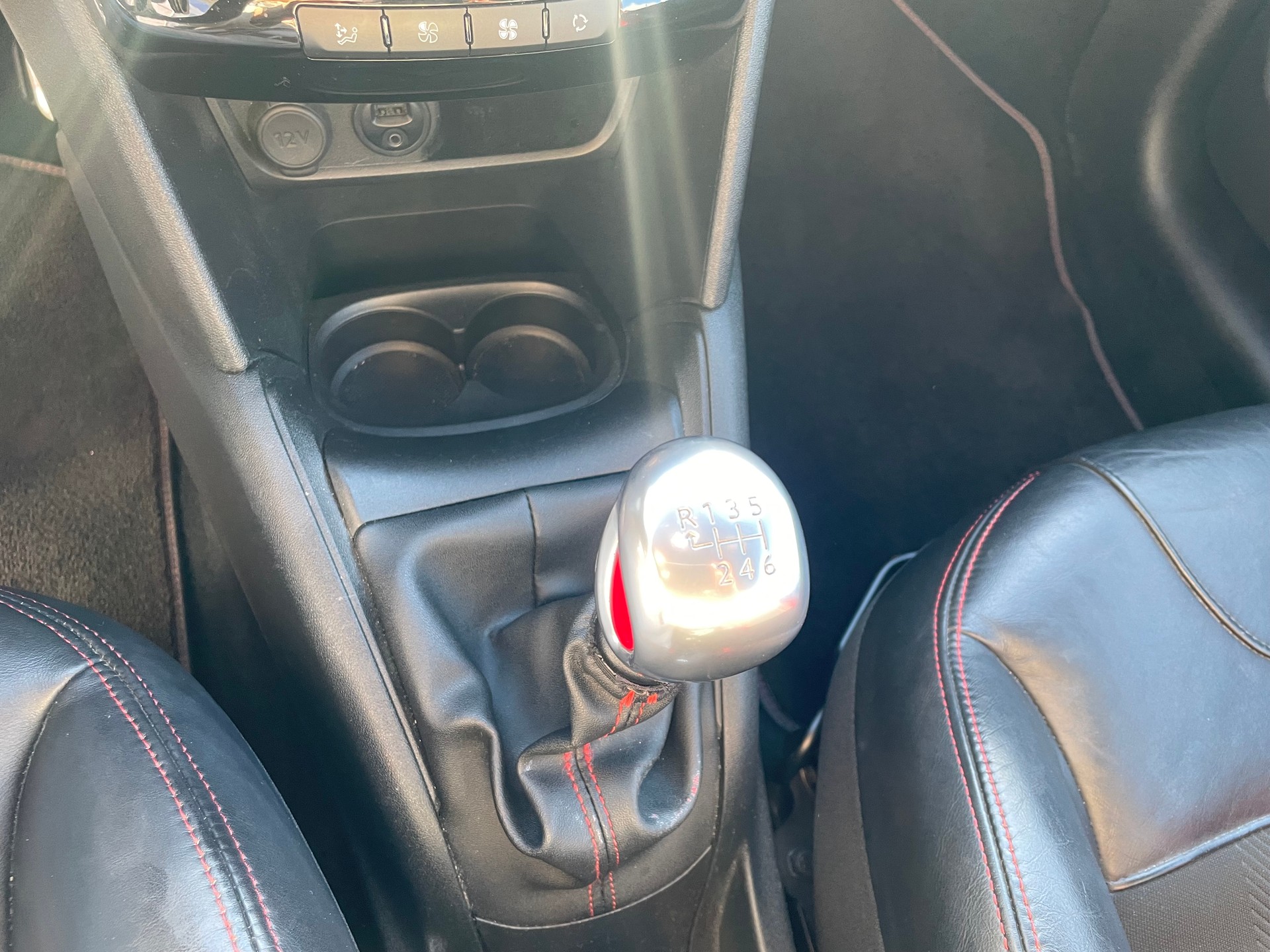 PEUGEOT 208 1.6 Turbo GTi-image-9