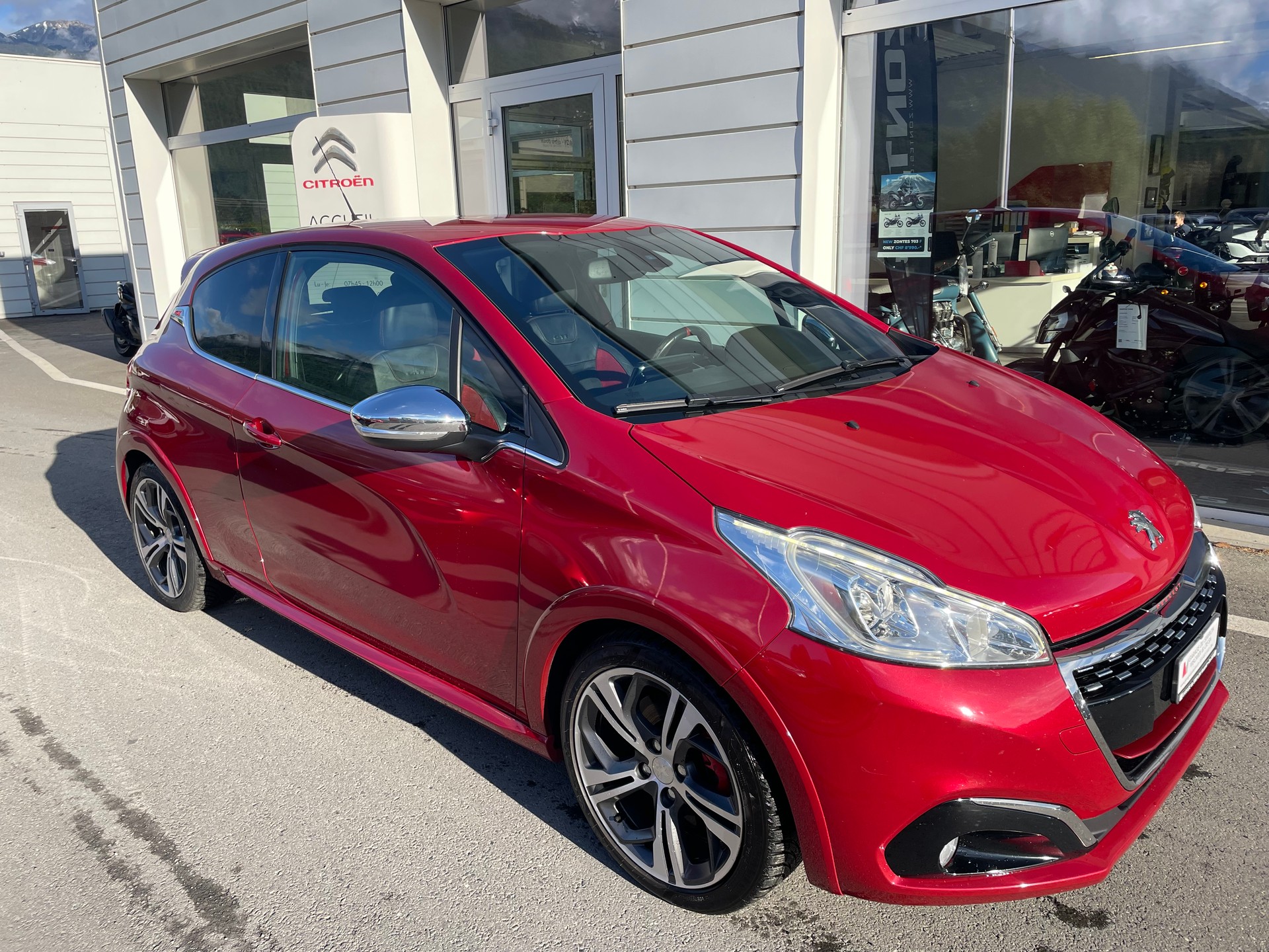PEUGEOT 208 1.6 Turbo GTi-image-0