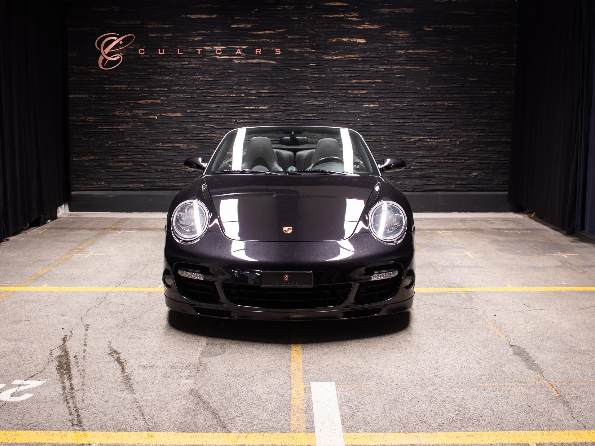 PORSCHE 911 Turbo Cabriolet-showroom-element-3