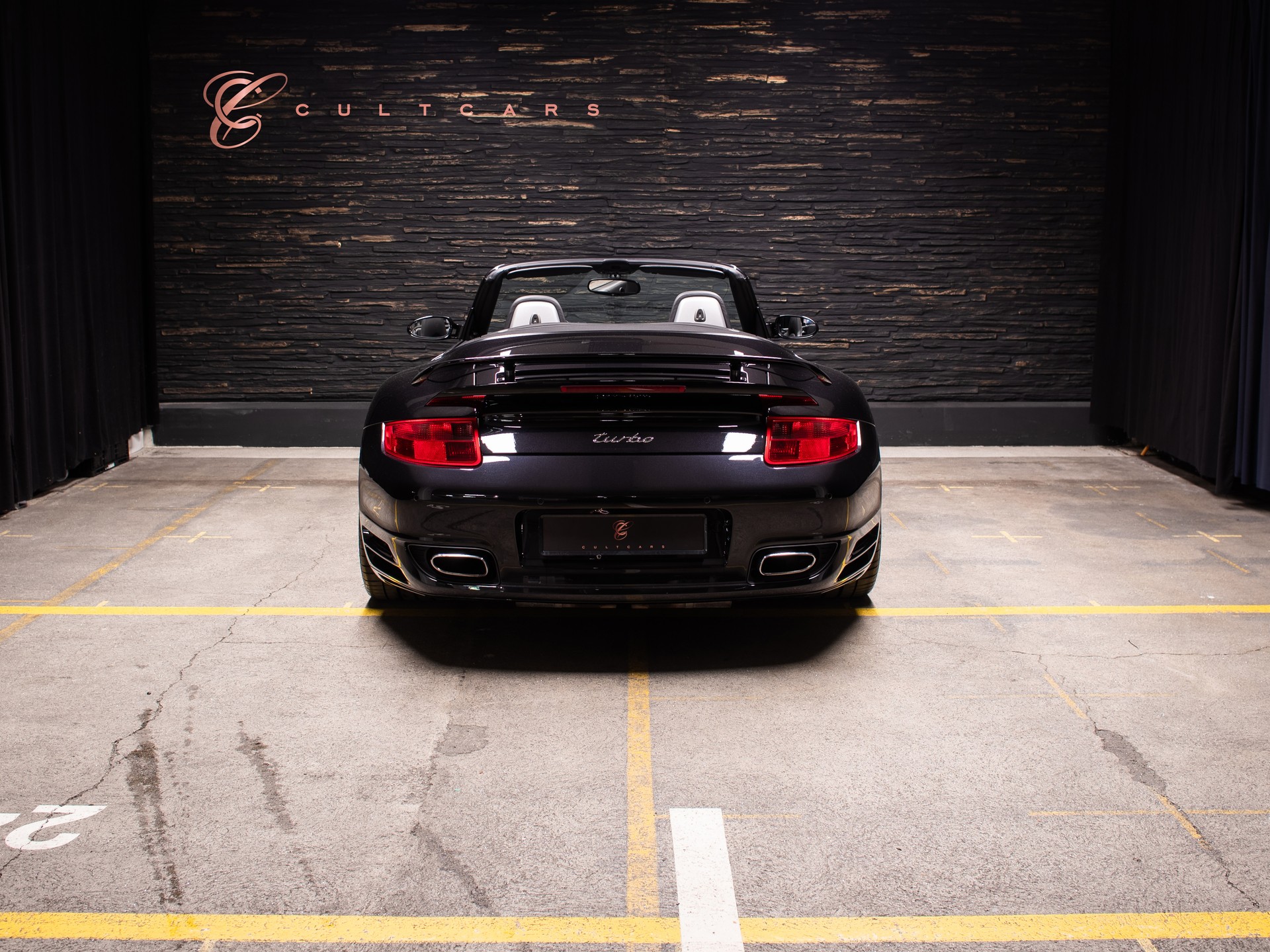 PORSCHE 911 Turbo Cabriolet-image-4
