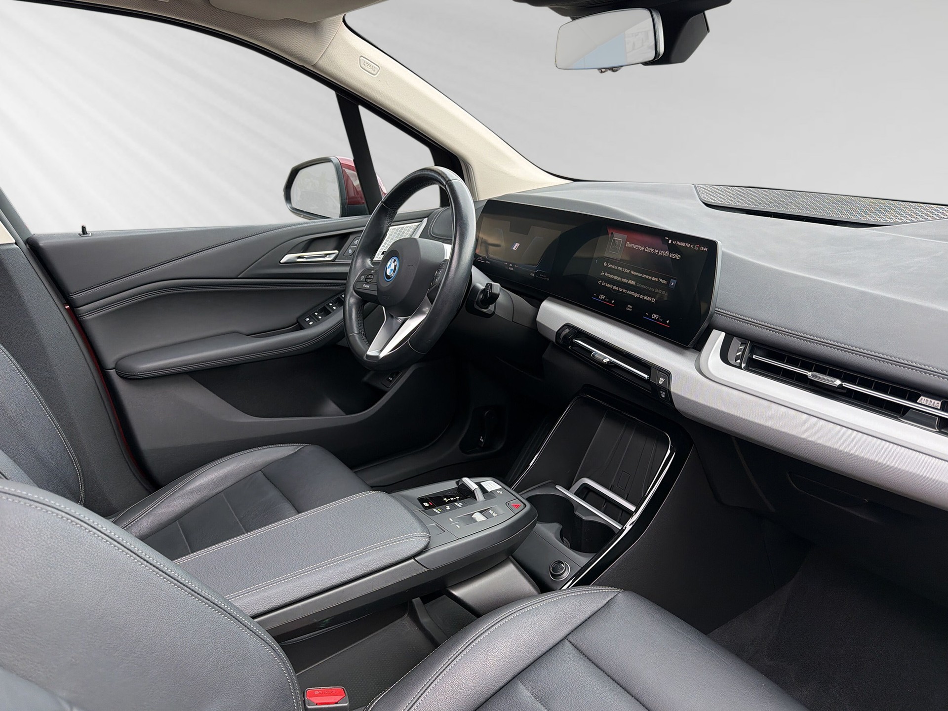 BMW 225e xDrive Active Tourer-image-4