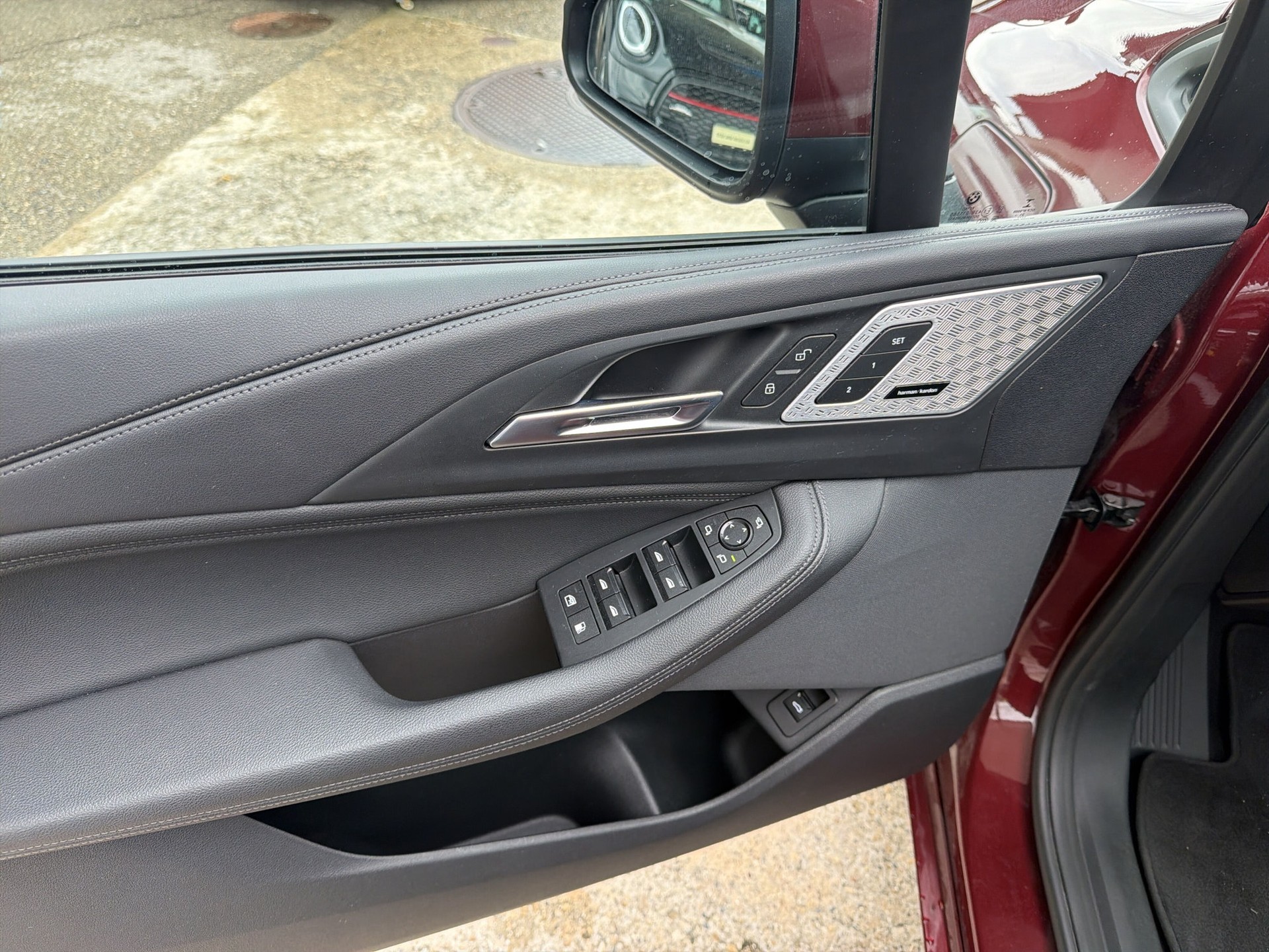 BMW 225e xDrive Active Tourer-image-16